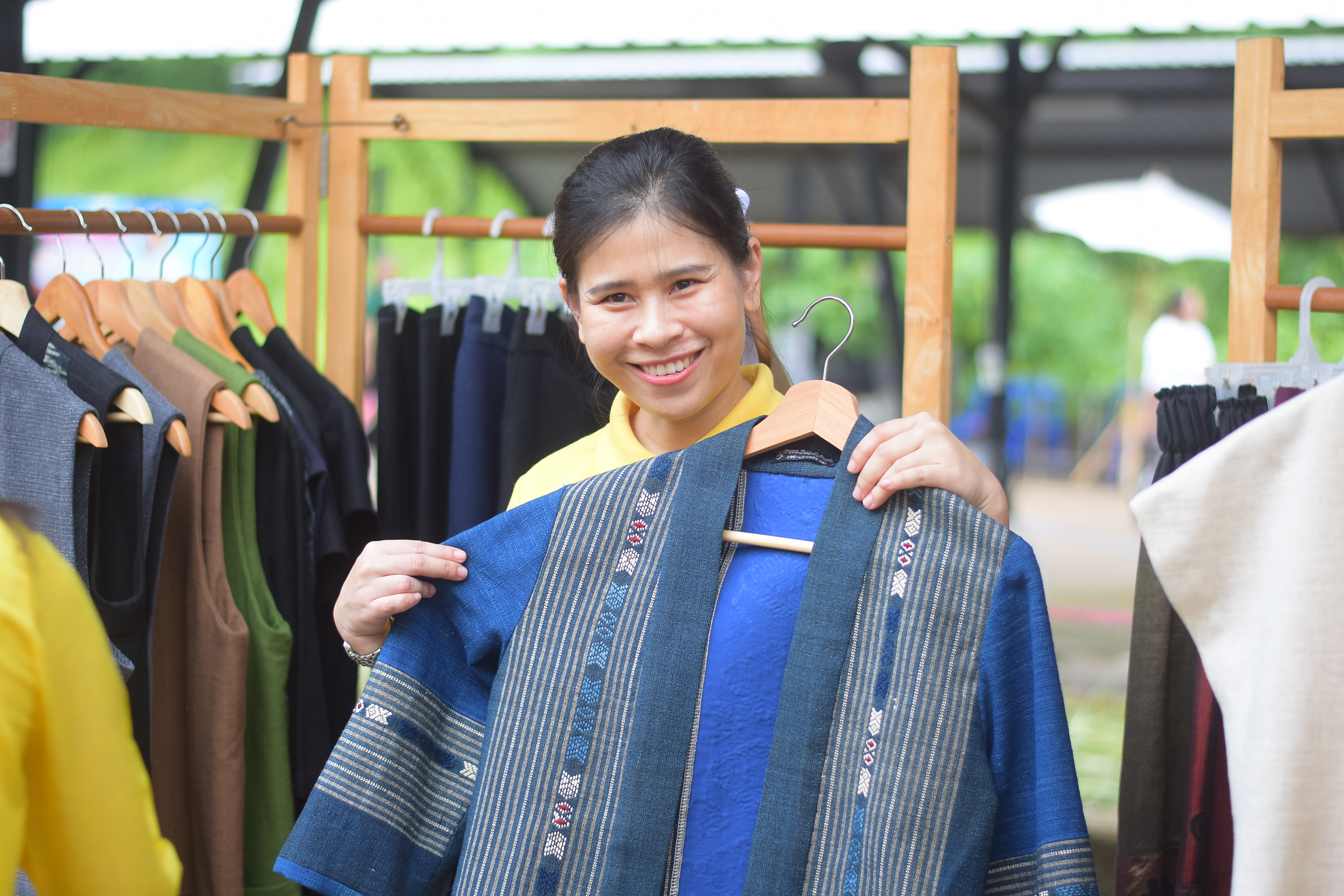 (#)สร้างสรรค์ชุมชน คนพช.น่าน(#) ผู้ว่าฯ น่าน เปิดงาน “กาดม่วนเมือง ศาลากลาง” เสริมเศรษฐกิจฐานราก ช่วยเหลือเกษตรกรและผู้ประกอบการในชุมชน