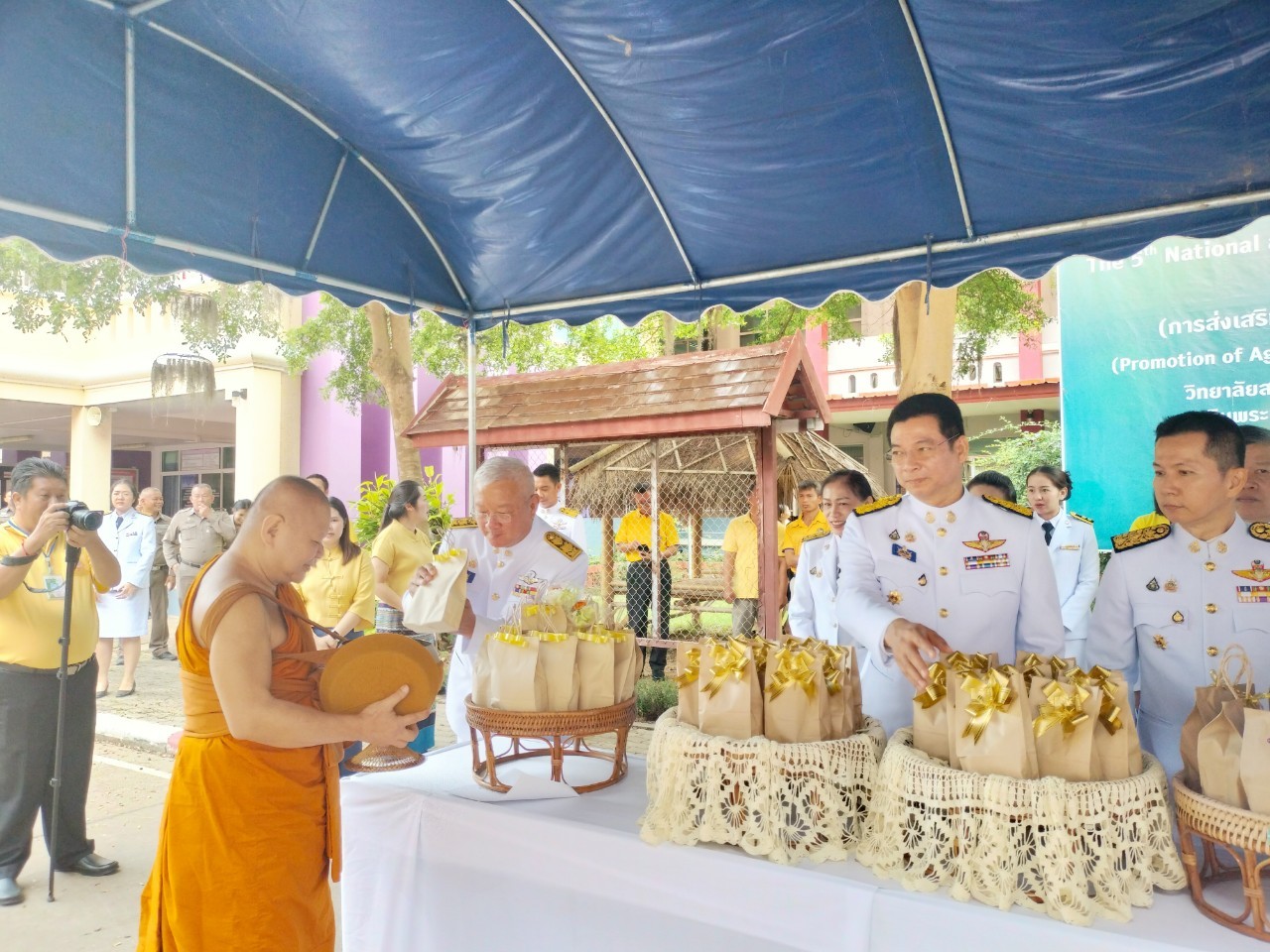 (#)สร้างสรรค์ชุมชน คนพช.น่าน(#) พช.น่าน ร่วมพิธีทางศาสนามหามงคลทำบุญตักบาตร และพิธีถวายสัตย์ปฏิญาณเพื่อเป็นข้าราชการที่ดีและพลังของแผ่นดิน เฉลิมพระเกียรติพระบาทสมเด็จพระเจ้าอยู่หัว เนื่องในโอกาสพระราชพิธีมหามงคลเฉลิมพระชนมพรรษา 6 รอบ 28 กรกฎาคม 2567