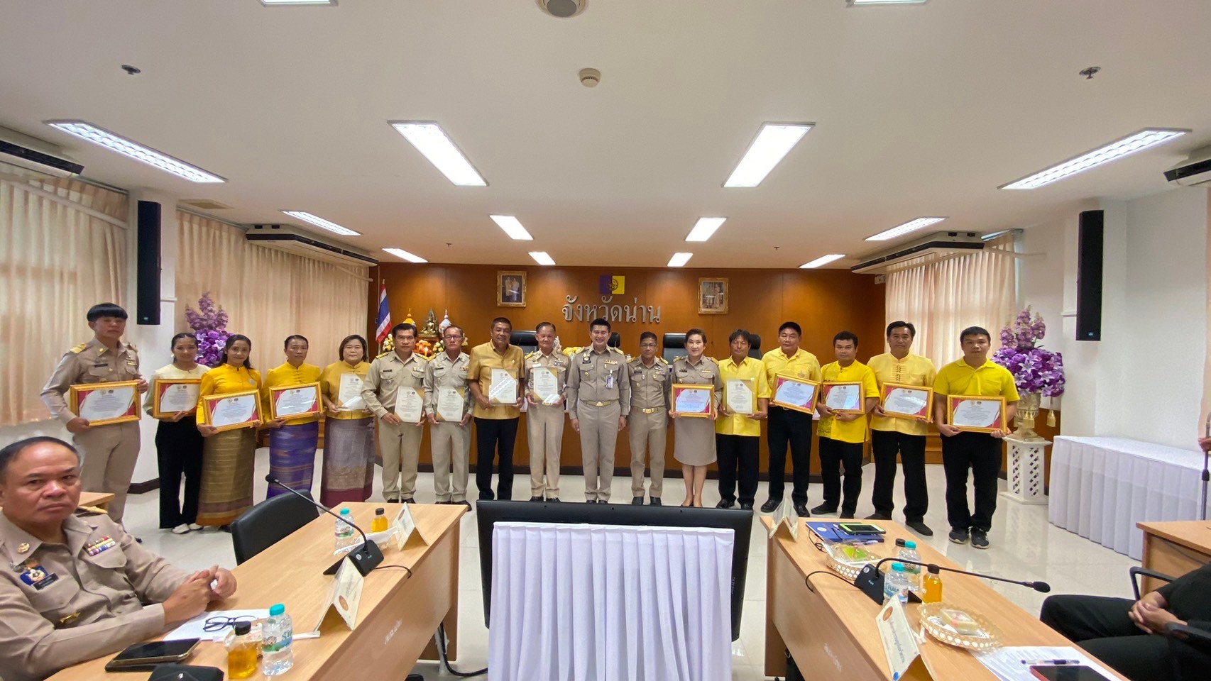 (#)สร้างสรรค์ชุมชน คนพช.น่าน(#)พช.น่าน มอบใบประกาศนียบัตรตามโครงการเชิดชูเกียรติเครือข่ายพัฒนาชุมชนดีเด่น กิจกรรมการคัดสรรกิจกรรมพัฒนาชุมชนดีเด่น ประจำปี 2567 และมอบทุนอุปการะเด็กกองทุนพัฒนาเด็กชนบทจังหวัดน่าน ในพระราชูปถัมภ์ สมเด็จพระเทพรัตนราชสุดาฯ สยามบรมราชกุมารี ประจำปีงบประมาณ พ.ศ. 2567