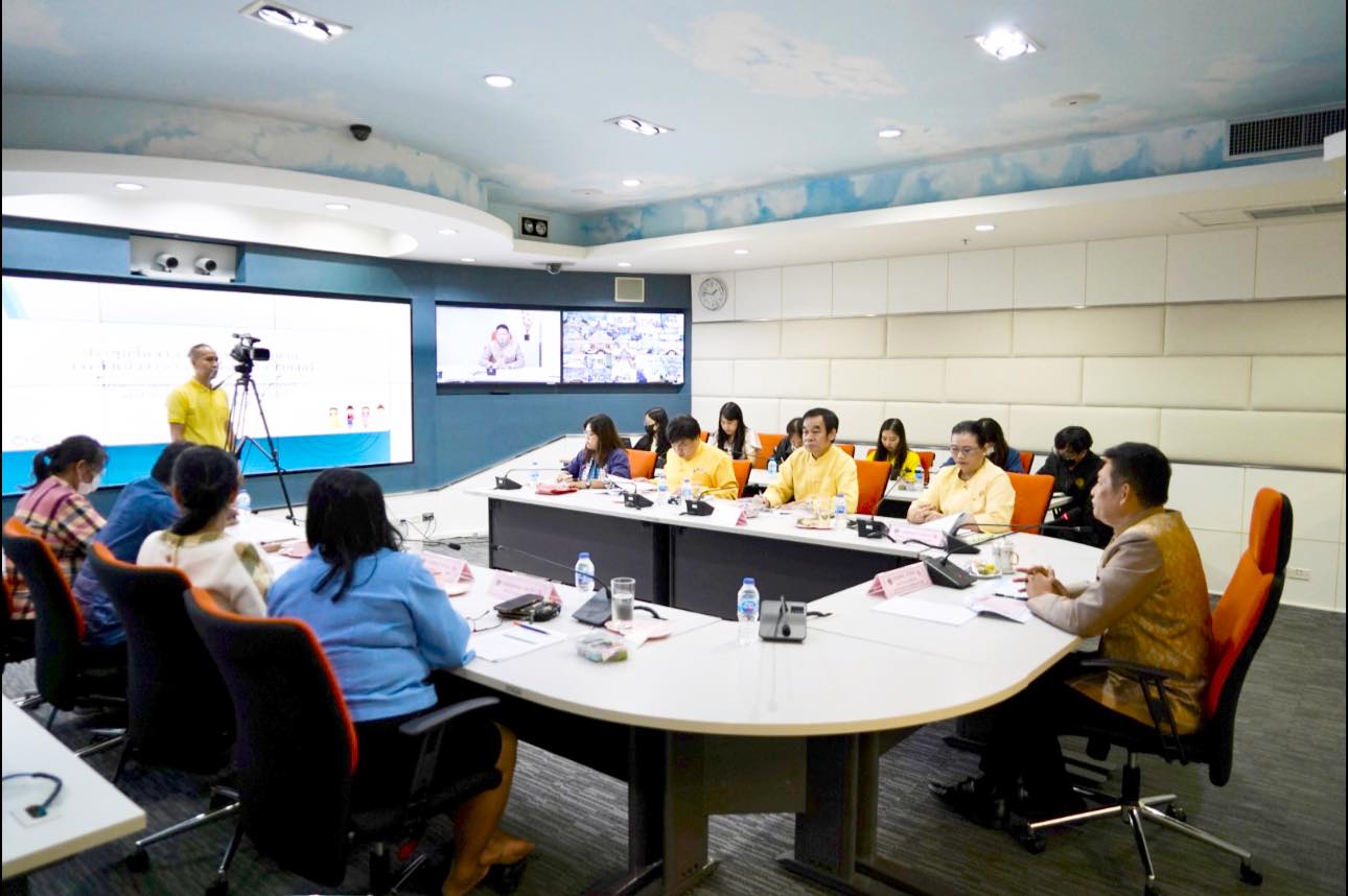 (#)สร้างสรรค์ชุมชน คนพช.น่าน (#) พช.น่าน ร่วมประชุมชี้แจง เร่งรัด กำกับ ติดตาม การดำเนินงานกองทุนพัฒนาบทบาทสตรี ผ่านระบบวีดีทัศน์ทางไกล (Video Conference) ครั้งที่ 7/2567