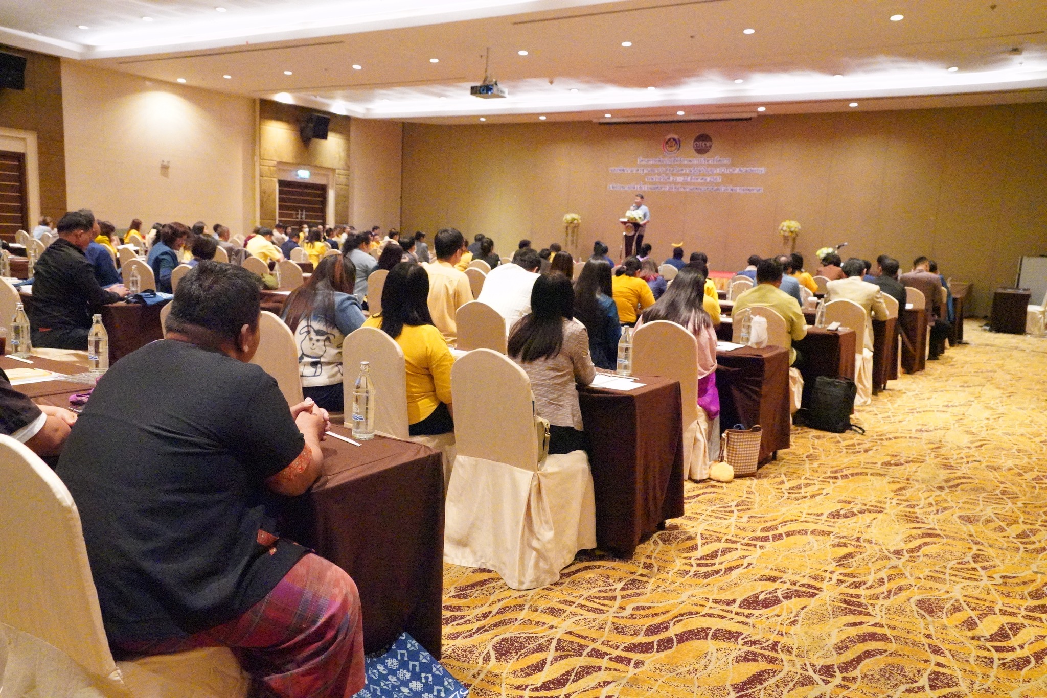 (#)สร้างสรรค์ชุมชน คนพช.น่าน(#) พช.น่าน นำวิสาหกิจชุมชนชีววิถีร่วมประชุมเชิงปฏิบัติการเพิ่มประสิทธิภาพการบริหารจัดการ และพัฒนามาตรฐานสถาบันส่งเสริมความรู้ภูมิปัญญา (OTOP Academy)