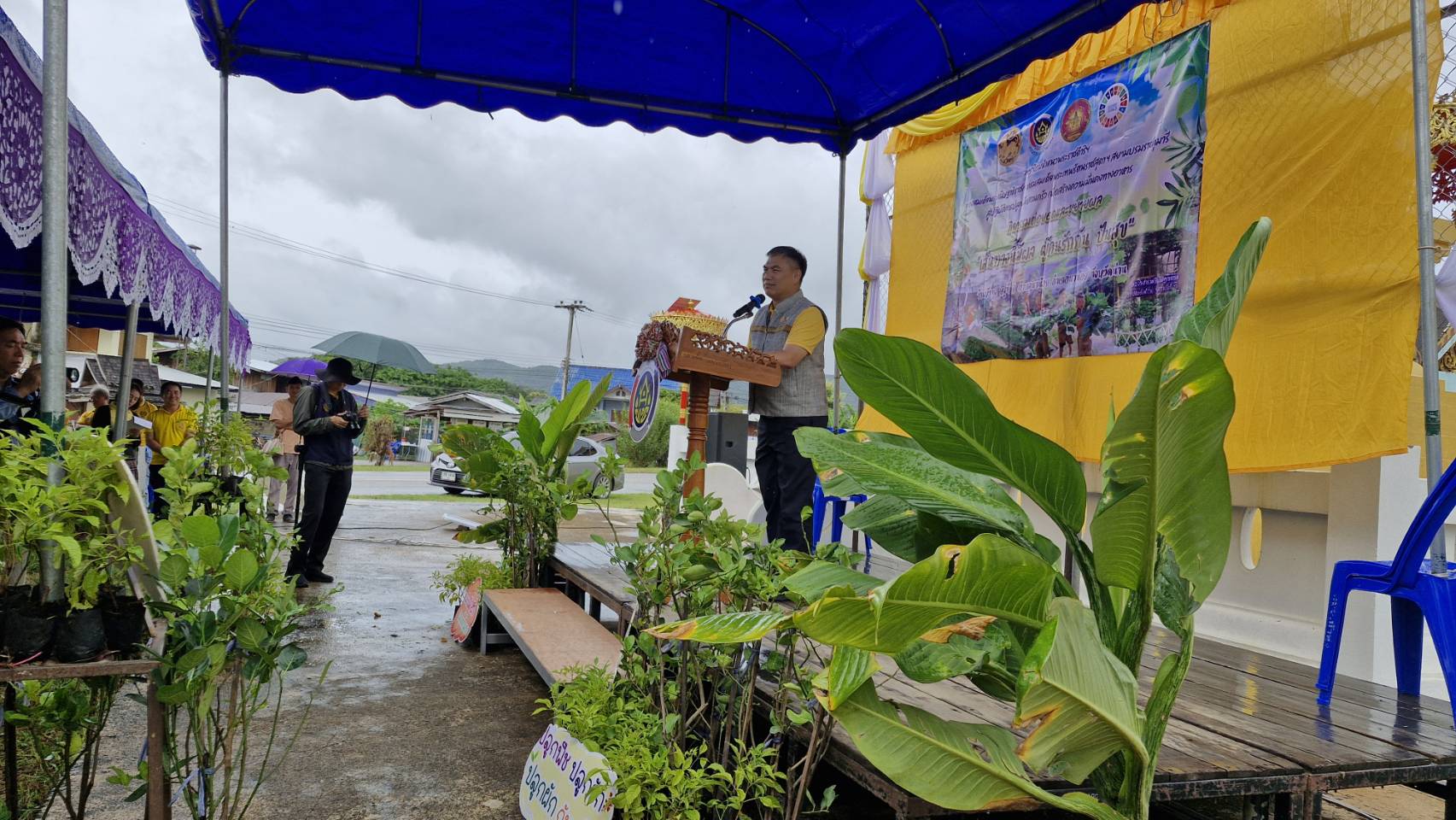 (#)สร้างสรรค์ชุมชน คนพช.น่าน(#) จังหวัดน่าน โครงการการขับเคลื่อนกิจกรรมการพัฒนาวิถีชีวิตเศรษฐกิจพอเพียง กิจกรรม การขับเคลื่อนกิจกรรมต่อยอดและขยายผลการน้อมนำแนวพระราชดำริของสมเด็จพระกนิษฐาธิราชเจ้า กรมสมเด็จพระเทพรัตนราชสุดา ฯ สยามบรมราชกุมารี สู่ปฏิบัติการปลูกผักสวนครัว เพื่อสร้างความมั่นคงทางอาหาร ประจำปีงบประมาณ พ.ศ. 2567 กิจกรรม “เส้นทางนี้มีผล ผู้คนรักกัน ปันสุข”