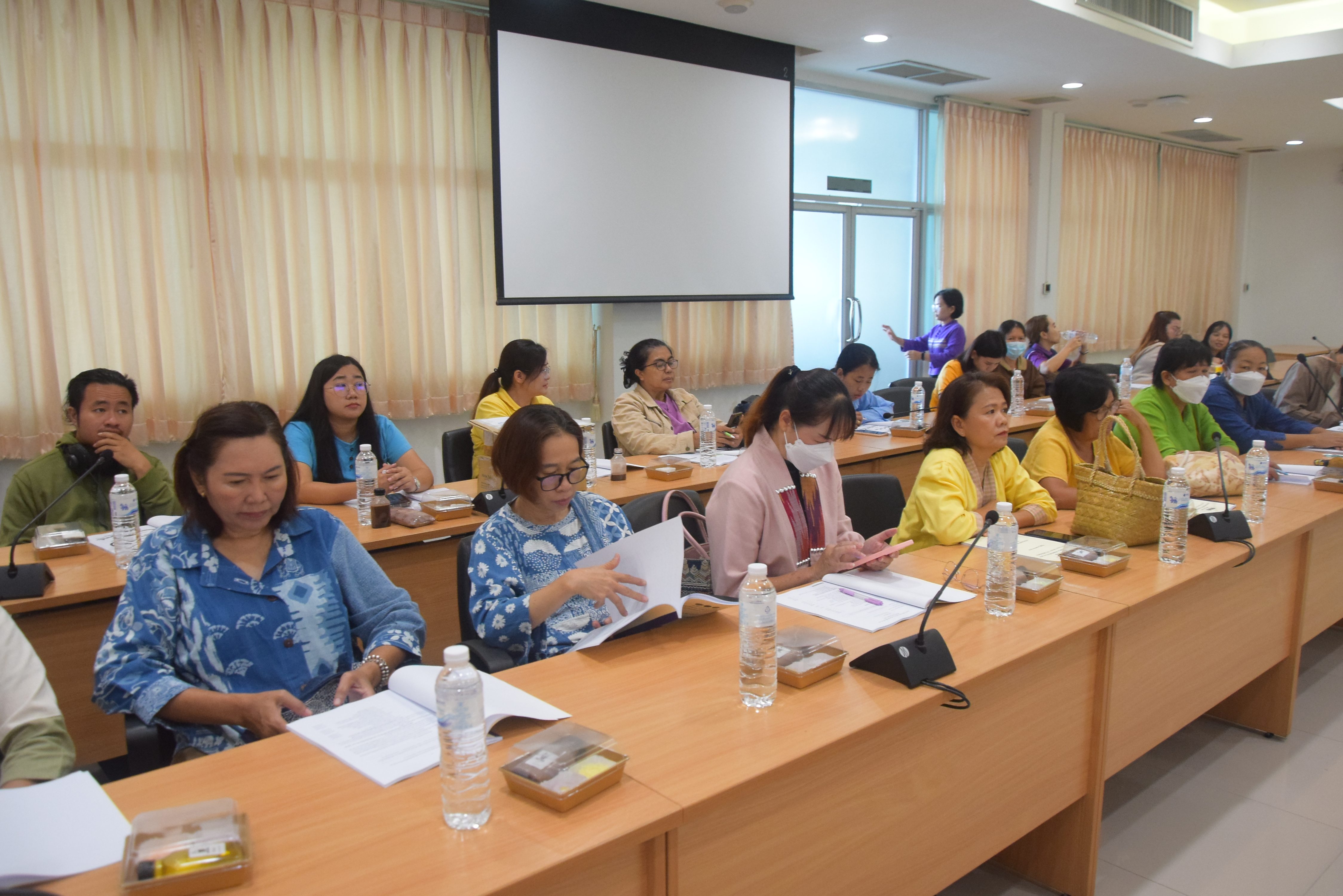 (#)สร้างสรรค์ชุมชน คน พช.น่าน (#) พช.น่าน ประชุมเพื่อชี้แจงแนวทางการคัดสรรสุดยอดหนึ่งตำบล หนึ่งผลิตภัณฑ์ไทย ปี พ.ศ. 2567 (OTOP Product Champion : OPC) ระดับจังหวัดน่าน