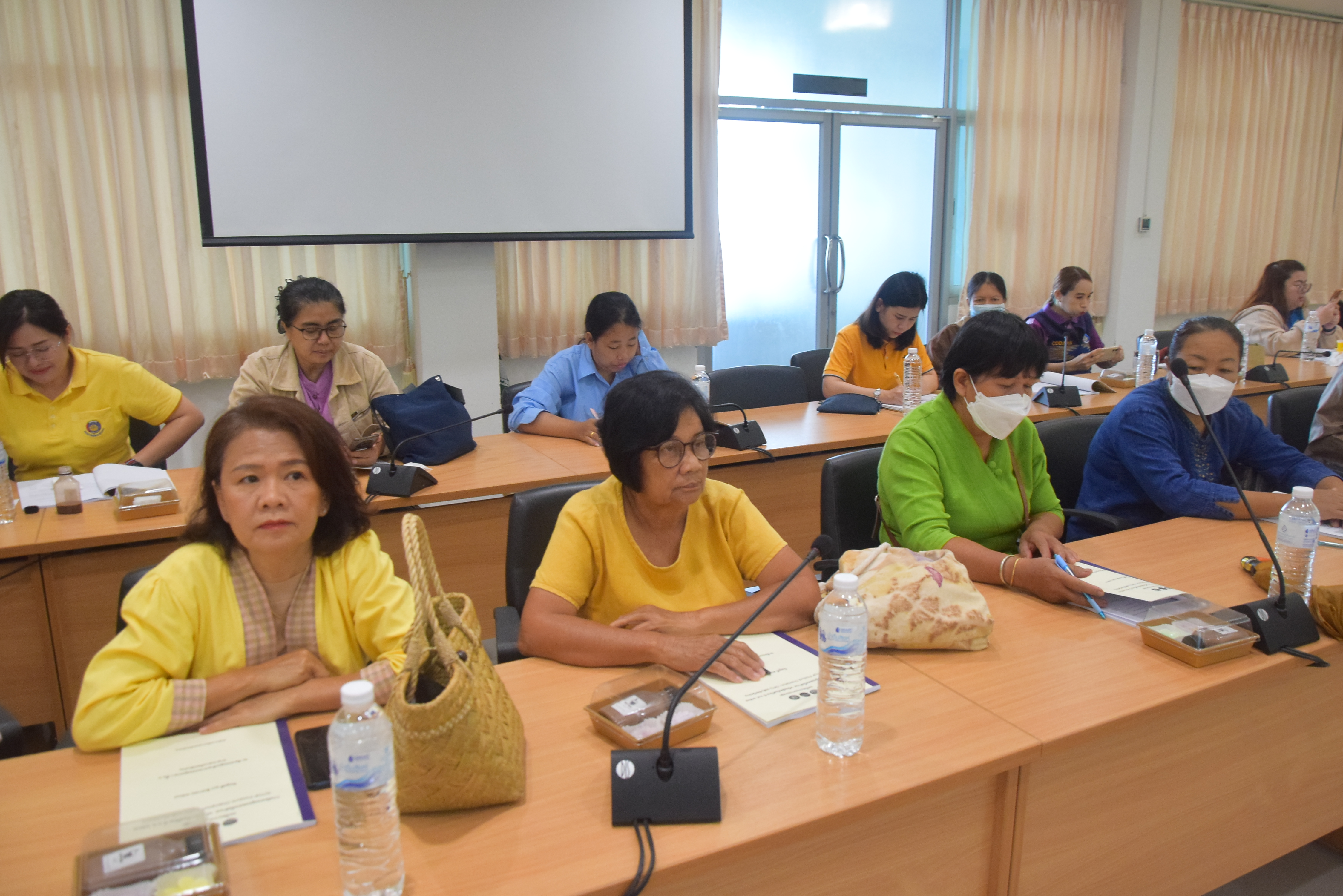 (#)สร้างสรรค์ชุมชน คน พช.น่าน (#) พช.น่าน ประชุมเพื่อชี้แจงแนวทางการคัดสรรสุดยอดหนึ่งตำบล หนึ่งผลิตภัณฑ์ไทย ปี พ.ศ. 2567 (OTOP Product Champion : OPC) ระดับจังหวัดน่าน