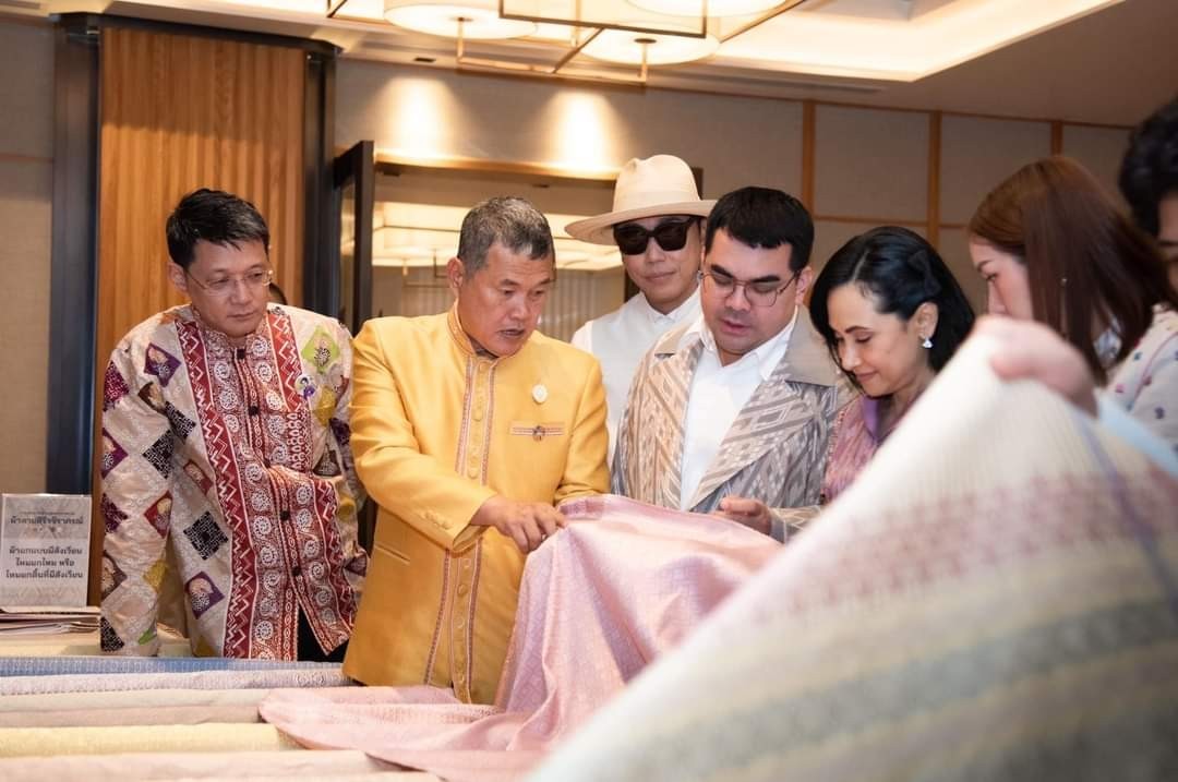 (#)สร้างสรรค์ชุมชน คน พช.น่าน (#) พช.น่าน ร่วมเปิดการประกวดผ้าลายพระราชทาน “ผ้าลายสิริวชิราภรณ์” และงานหัตถกรรม ภาคเหนือ น้อมนำพระดำริ “เจ้าฟ้าสิริวัณณรีฯ” พัฒนาศักยภาพประชาชนอย่างต่อเนื่องเพื่อประเทศชาติมั่นคง ประชาชนมีความสุขอย่างยั่งยืน