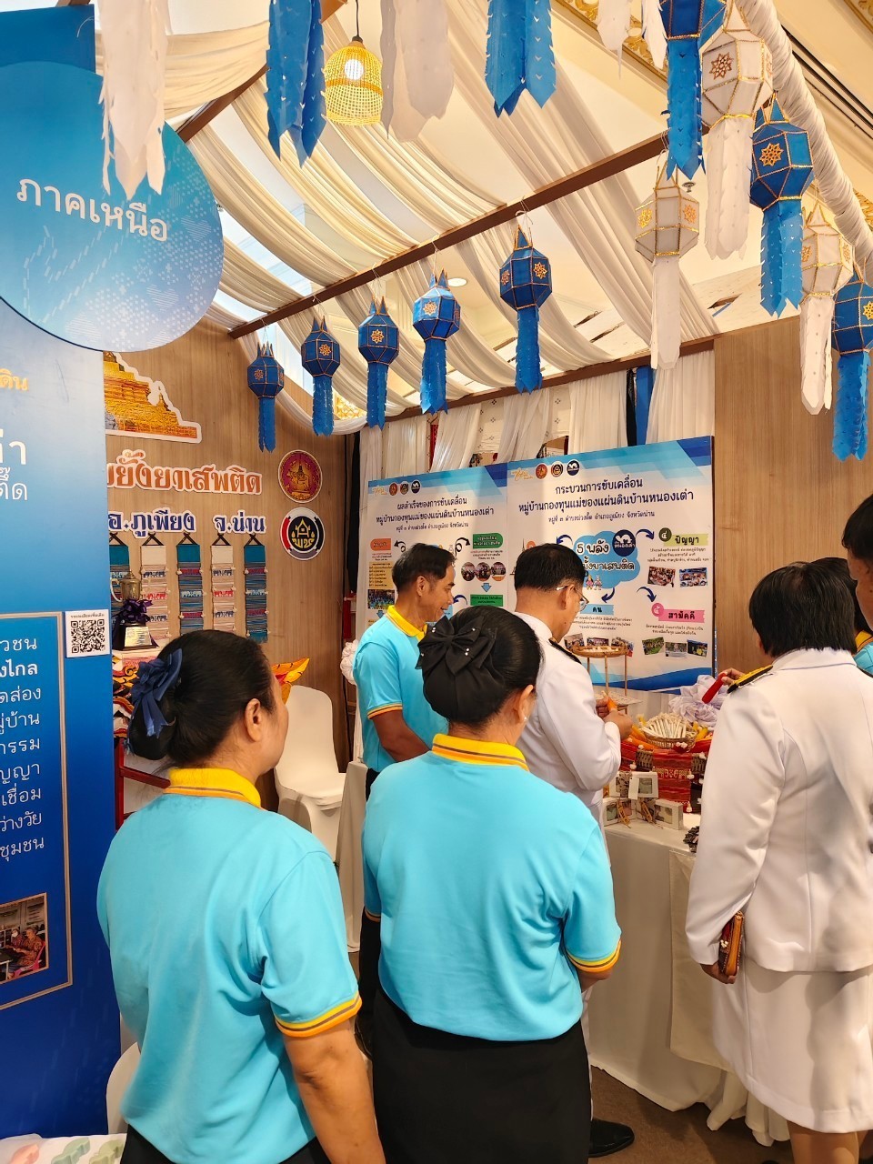 (#)สร้างสรรค์ชุมชน คนพช.น่าน(#) ผู้ว่าราชการจังหวัดน่าน นำต้นกล้ากองทุนแม่ของแผ่นดิน เฝ้ารับเสด็จฯ พระบาทสมเด็จพระเจ้าอยู่หัว และสมเด็จพระนางเจ้าฯ พระบรมราชินี และเข้าเฝ้าฯ รับพระราชทานเงินพระราชทานขวัญถุงกองทุนแม่ของแผ่นดิน ในงานมหกรรมกองทุนแม่ของแผ่นดิน ประจำปี 2567