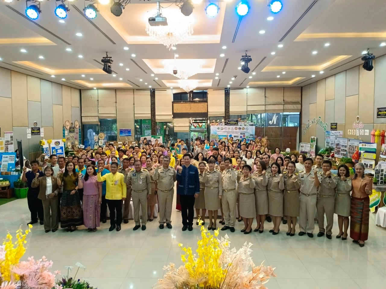 (#)สร้างสรรค์ชุมชน คน พช.น่าน (#) พช.น่าน จัดมหกรรมรวมพลังสามัคคี คนดี พช.น่าน “สร้างทีม สร้างงาน ประสานชุมชน ร่วมขจัดความยากจนให้คนน่าน” ประจำปี 2567