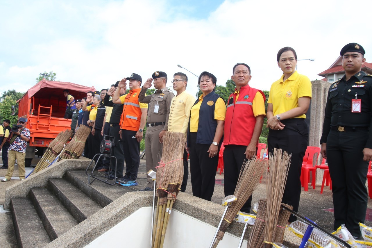 (#)สร้างสรรค์ชุมชน คน พช.น่าน (#) พช.น่าน ร่วม kick off ทำความสะอาดเมือง หลังน้ำลด “รวมพลังช่วยเหลือผู้ประสบอุทกภัยจังหวัดน่าน”
