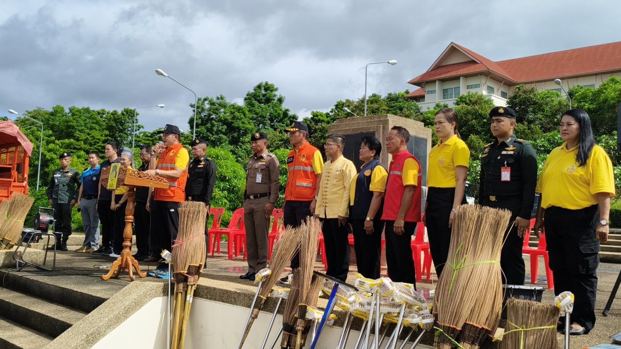 (#)สร้างสรรค์ชุมชน คน พช.น่าน (#) พช.น่าน ร่วม kick off ทำความสะอาดเมือง หลังน้ำลด “รวมพลังช่วยเหลือผู้ประสบอุทกภัยจังหวัดน่าน”