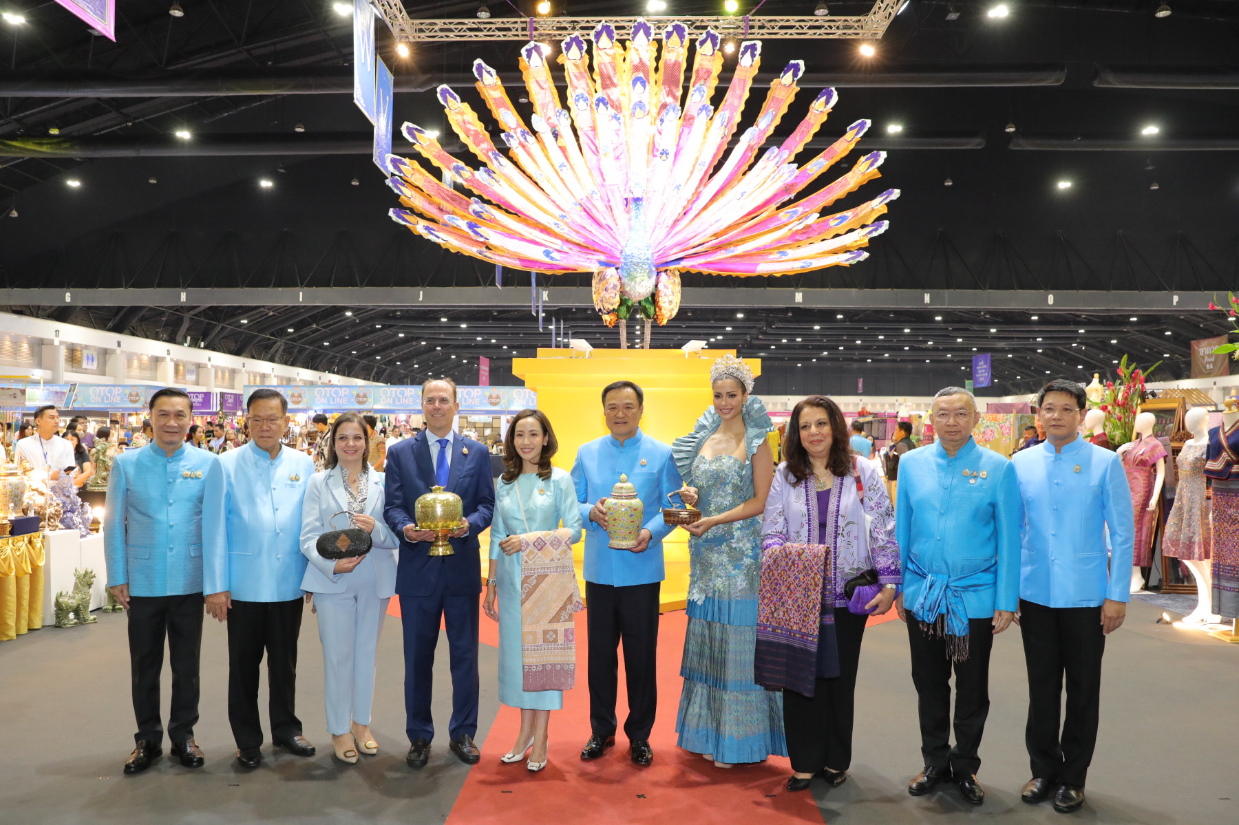 (#)สร้างสรรค์ชุมชน คนพช.น่าน (#) พช.น่าน ร่วมพิธีเปิดงาน “ศิลปาชีพประทีปไทย OTOP หลอมดวงใจ ด้วยพระบารมี” เพื่อน้อมสำนึกในพระมหากรุณาธิคุณของสมเด็จพระนางเจ้าสิริกิติ์ พระบรมราชินีนาถ พระบรมราชชนนีพันปีหลวง “พระแม่แห่งแผ่นดิน”