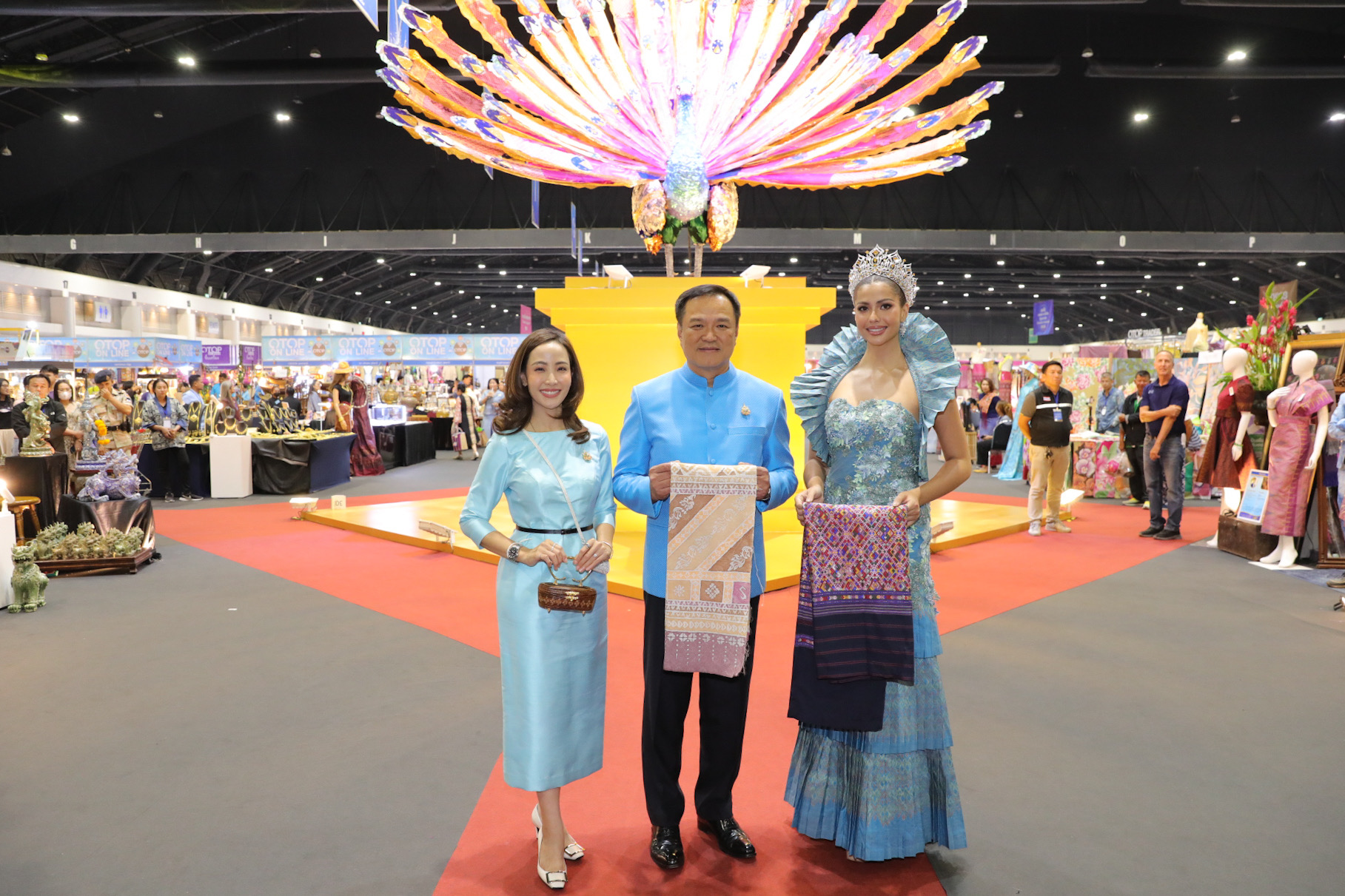 (#)สร้างสรรค์ชุมชน คนพช.น่าน (#) พช.น่าน ร่วมพิธีเปิดงาน “ศิลปาชีพประทีปไทย OTOP หลอมดวงใจ ด้วยพระบารมี” เพื่อน้อมสำนึกในพระมหากรุณาธิคุณของสมเด็จพระนางเจ้าสิริกิติ์ พระบรมราชินีนาถ พระบรมราชชนนีพันปีหลวง “พระแม่แห่งแผ่นดิน”