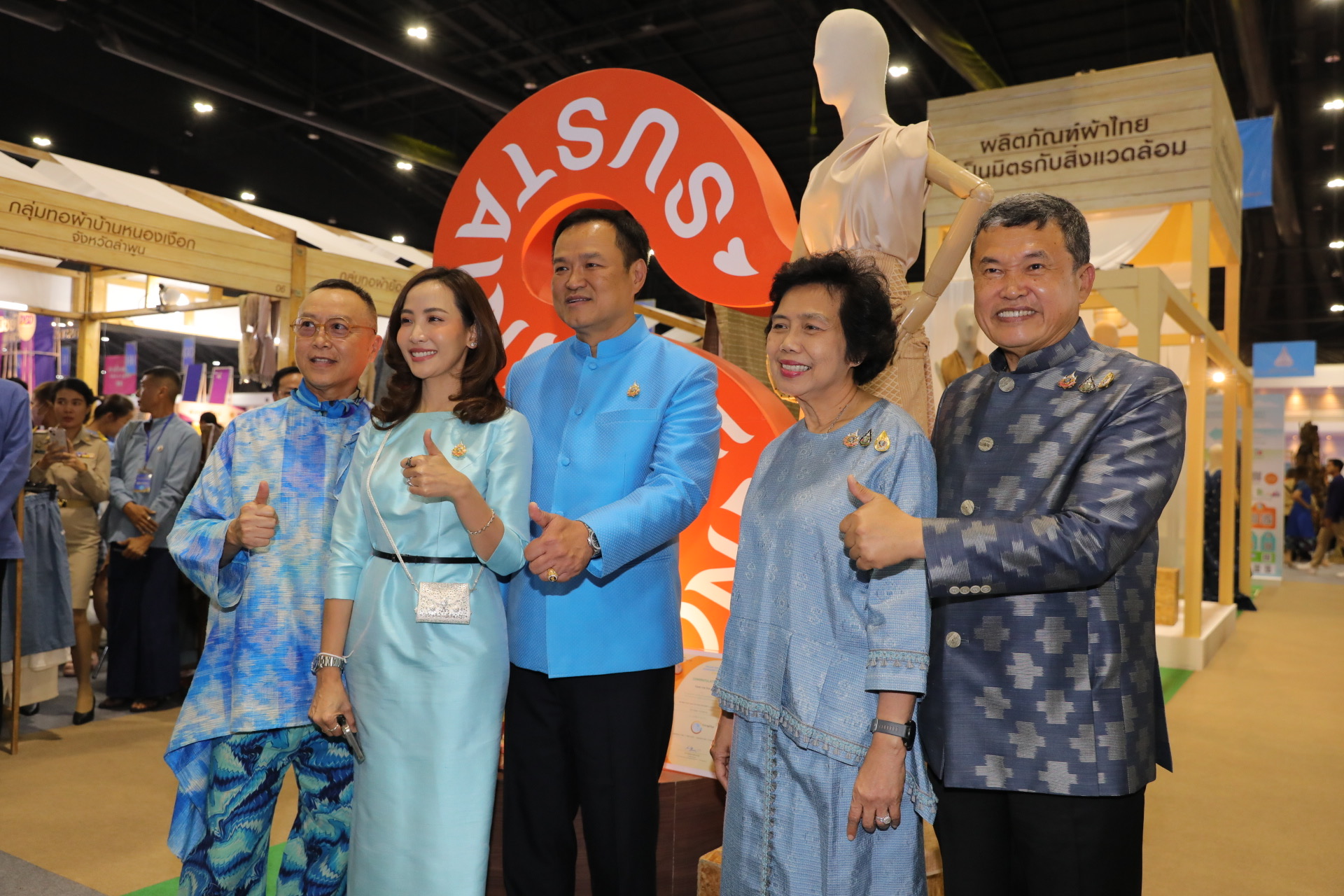 (#)สร้างสรรค์ชุมชน คนพช.น่าน (#) พช.น่าน ร่วมพิธีเปิดงาน “ศิลปาชีพประทีปไทย OTOP หลอมดวงใจ ด้วยพระบารมี” เพื่อน้อมสำนึกในพระมหากรุณาธิคุณของสมเด็จพระนางเจ้าสิริกิติ์ พระบรมราชินีนาถ พระบรมราชชนนีพันปีหลวง “พระแม่แห่งแผ่นดิน”