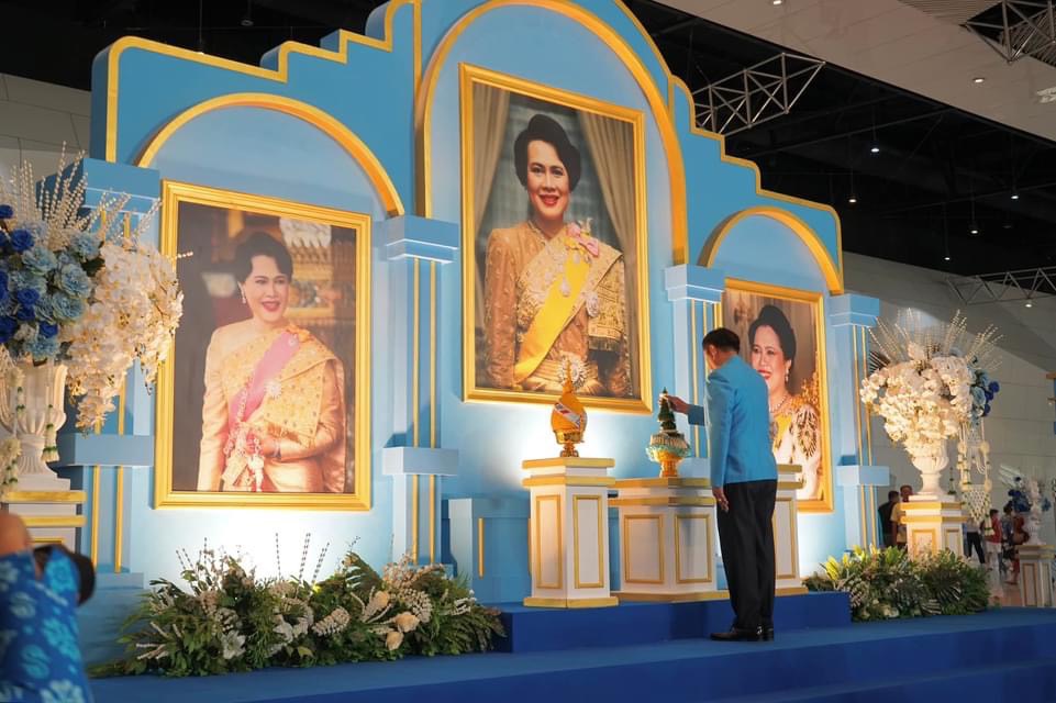 (#)สร้างสรรค์ชุมชน คนพช.น่าน (#) พช.น่าน ร่วมพิธีเปิดงาน “ศิลปาชีพประทีปไทย OTOP หลอมดวงใจ ด้วยพระบารมี” เพื่อน้อมสำนึกในพระมหากรุณาธิคุณของสมเด็จพระนางเจ้าสิริกิติ์ พระบรมราชินีนาถ พระบรมราชชนนีพันปีหลวง “พระแม่แห่งแผ่นดิน”