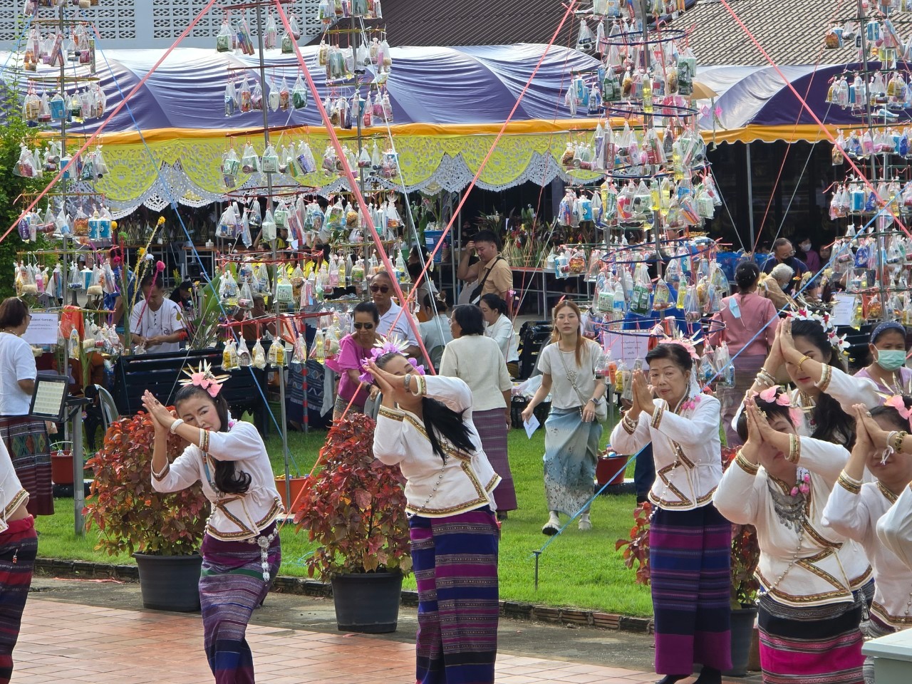 (#)สร้างสรรค์ชุมชน คนพช.น่าน(#) พช.น่าน ร่วมทำบุญประเพณีทำบุญถวายสลากภัต วัดช้างค้ำวรวิหาร ประจำปีพุทธศักราช 2567