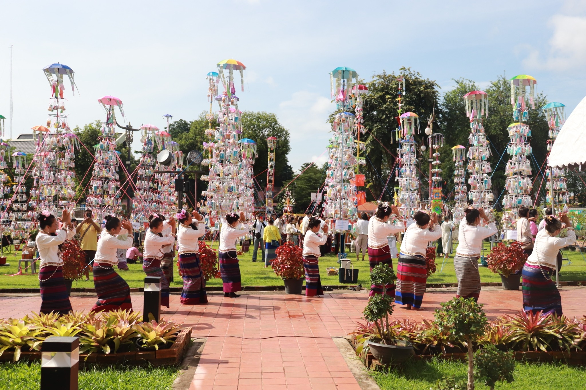 (#)สร้างสรรค์ชุมชน คนพช.น่าน(#) พช.น่าน ร่วมทำบุญประเพณีทำบุญถวายสลากภัต วัดช้างค้ำวรวิหาร ประจำปีพุทธศักราช 2567