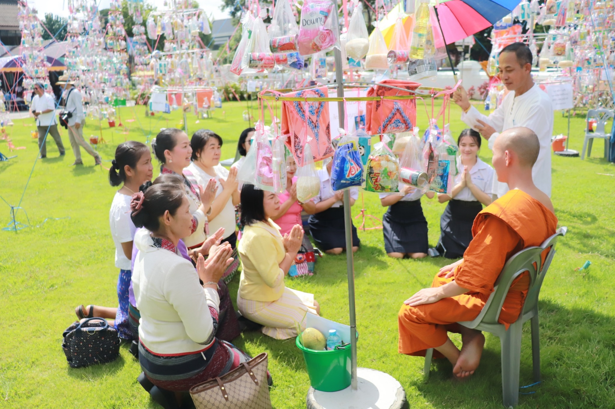 (#)สร้างสรรค์ชุมชน คนพช.น่าน(#) พช.น่าน ร่วมทำบุญประเพณีทำบุญถวายสลากภัต วัดช้างค้ำวรวิหาร ประจำปีพุทธศักราช 2567