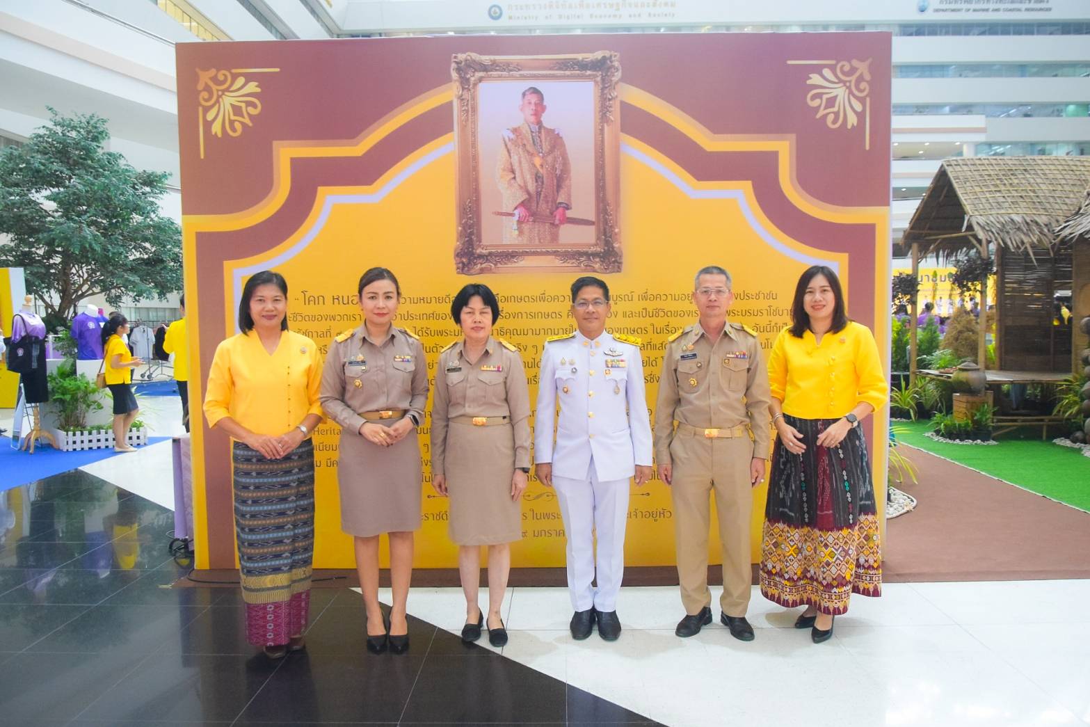 #สร้างสรรค์ชุมชน คนพช.น่าน# ผู้ว่าราชการจังหวัดน่าน เข้ารับรางวัลการขับเคลื่อนหมู่บ้านป้องกันและแก้ไขปัญหายาเสพติดโดยกองทุนแม่ของแผ่นดิน จากปลัดกระทรวงมหาดไทย ในงาน “วันพัฒนาชุมชน” CD Day 2024