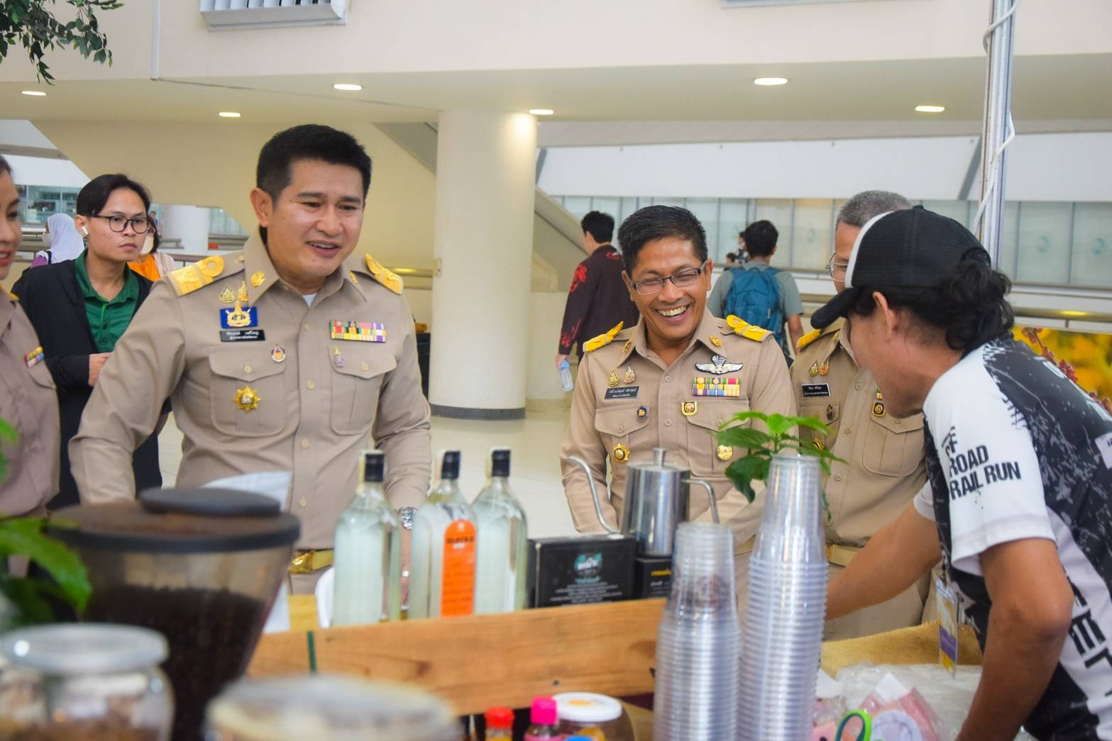 #สร้างสรรค์ชุมชน คนพช.น่าน# ผู้ว่าราชการจังหวัดน่าน เข้ารับรางวัลการขับเคลื่อนหมู่บ้านป้องกันและแก้ไขปัญหายาเสพติดโดยกองทุนแม่ของแผ่นดิน จากปลัดกระทรวงมหาดไทย ในงาน “วันพัฒนาชุมชน” CD Day 2024