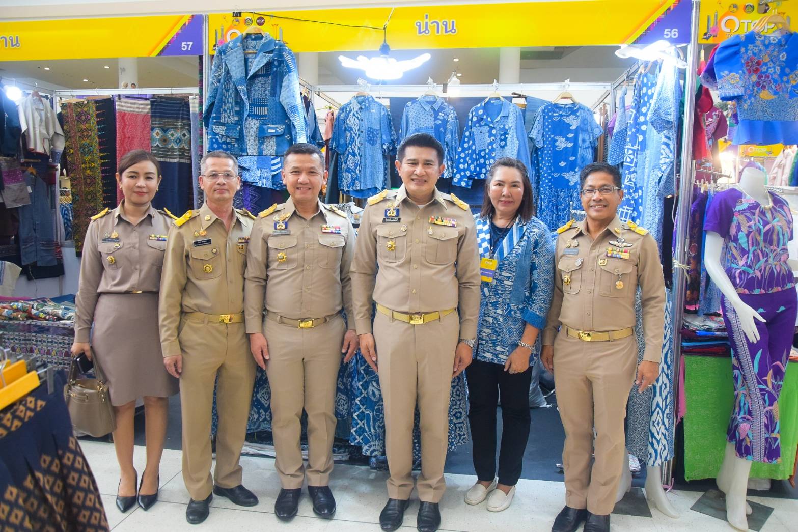 #สร้างสรรค์ชุมชน คนพช.น่าน# ผู้ว่าราชการจังหวัดน่าน เข้ารับรางวัลการขับเคลื่อนหมู่บ้านป้องกันและแก้ไขปัญหายาเสพติดโดยกองทุนแม่ของแผ่นดิน จากปลัดกระทรวงมหาดไทย ในงาน “วันพัฒนาชุมชน” CD Day 2024