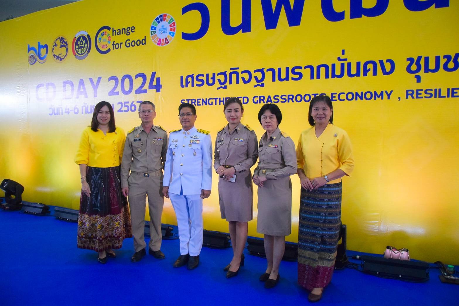 #สร้างสรรค์ชุมชน คนพช.น่าน# ผู้ว่าราชการจังหวัดน่าน เข้ารับรางวัลการขับเคลื่อนหมู่บ้านป้องกันและแก้ไขปัญหายาเสพติดโดยกองทุนแม่ของแผ่นดิน จากปลัดกระทรวงมหาดไทย ในงาน “วันพัฒนาชุมชน” CD Day 2024