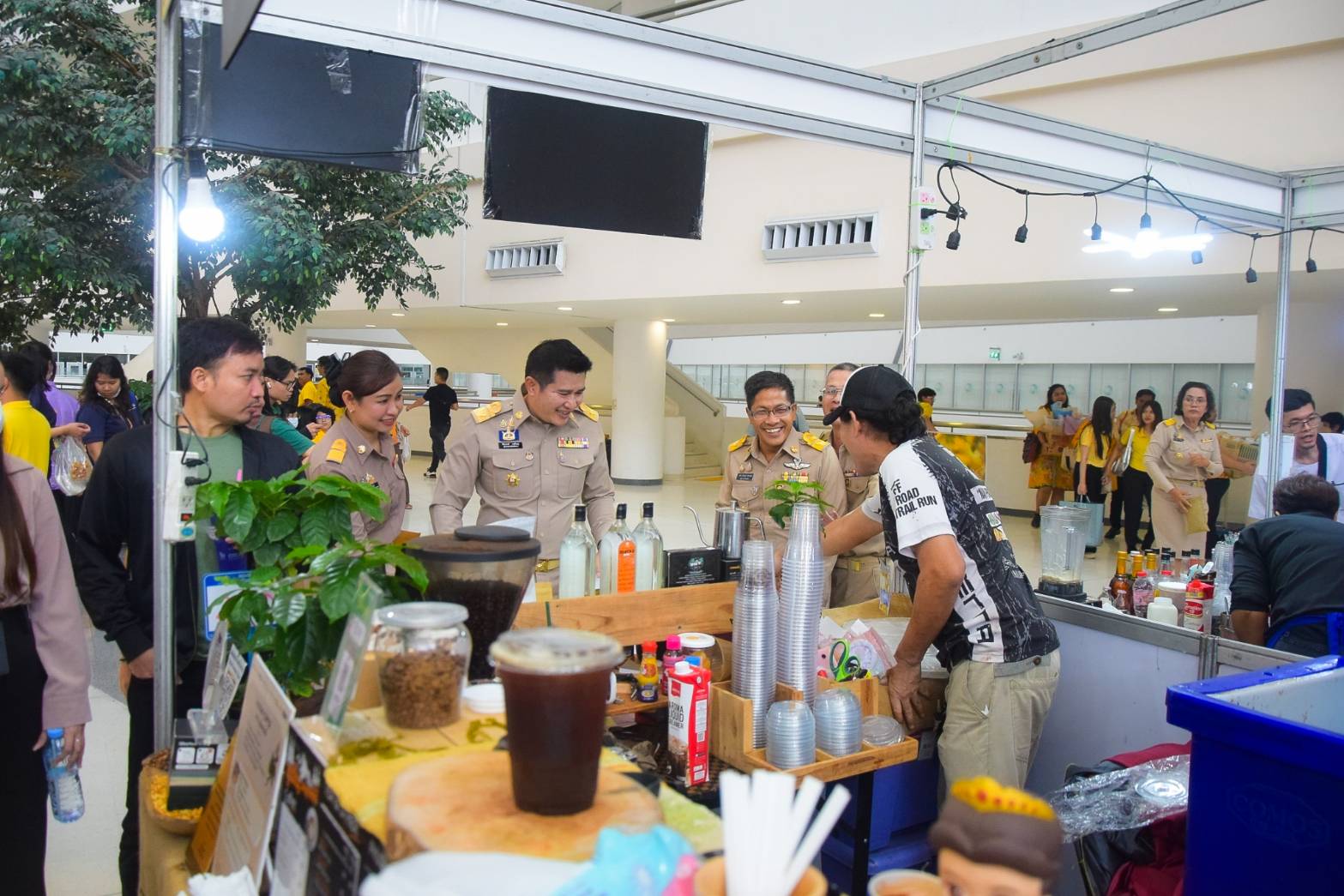 #สร้างสรรค์ชุมชน คนพช.น่าน# ผู้ว่าราชการจังหวัดน่าน เข้ารับรางวัลการขับเคลื่อนหมู่บ้านป้องกันและแก้ไขปัญหายาเสพติดโดยกองทุนแม่ของแผ่นดิน จากปลัดกระทรวงมหาดไทย ในงาน “วันพัฒนาชุมชน” CD Day 2024