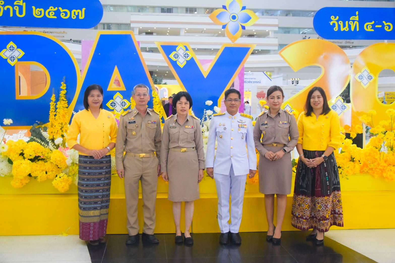 #สร้างสรรค์ชุมชน คนพช.น่าน# ผู้ว่าราชการจังหวัดน่าน เข้ารับรางวัลการขับเคลื่อนหมู่บ้านป้องกันและแก้ไขปัญหายาเสพติดโดยกองทุนแม่ของแผ่นดิน จากปลัดกระทรวงมหาดไทย ในงาน “วันพัฒนาชุมชน” CD Day 2024