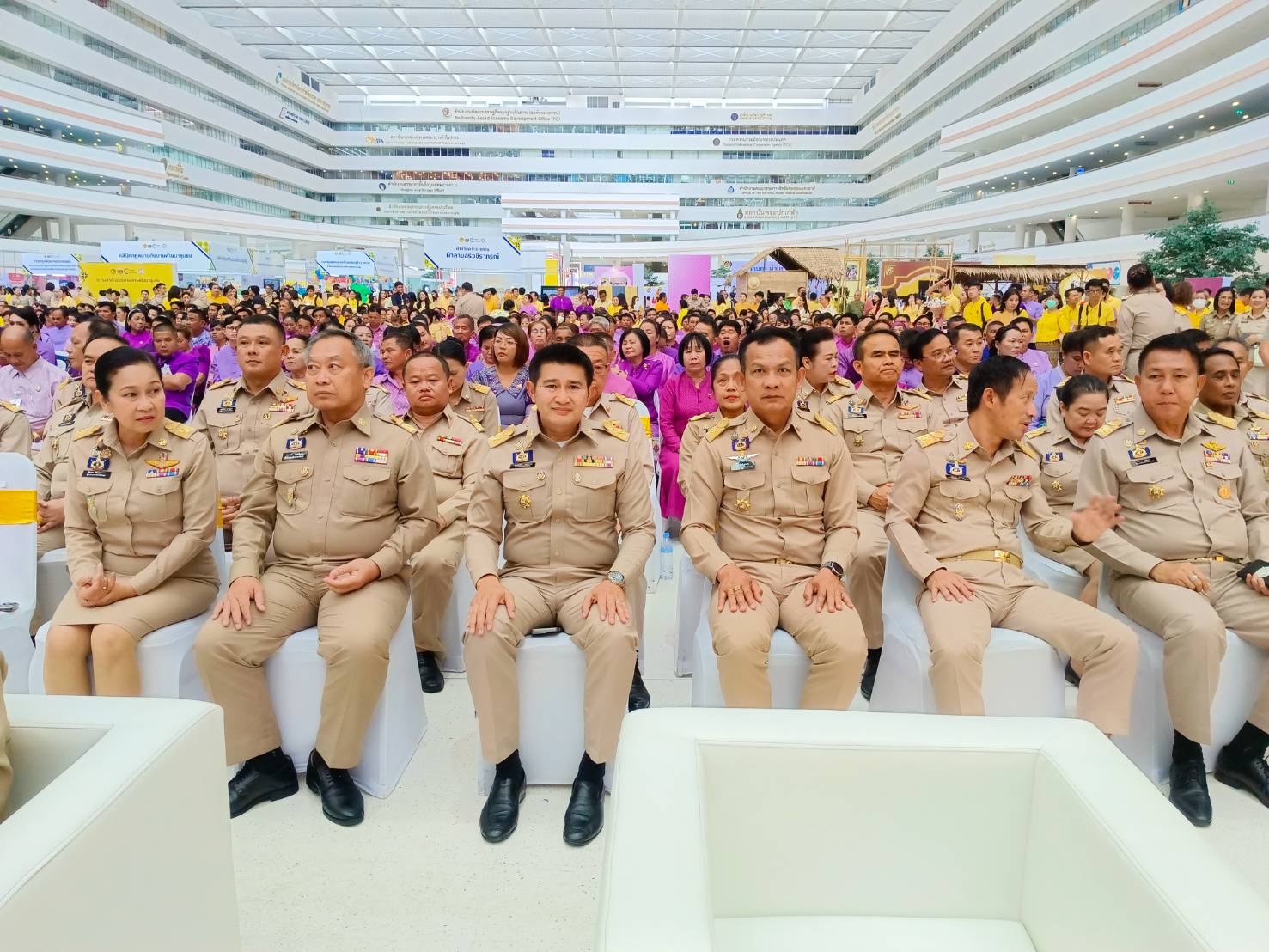 #สร้างสรรค์ชุมชน คนพช.น่าน# ผู้ว่าราชการจังหวัดน่าน เข้ารับรางวัลการขับเคลื่อนหมู่บ้านป้องกันและแก้ไขปัญหายาเสพติดโดยกองทุนแม่ของแผ่นดิน จากปลัดกระทรวงมหาดไทย ในงาน “วันพัฒนาชุมชน” CD Day 2024