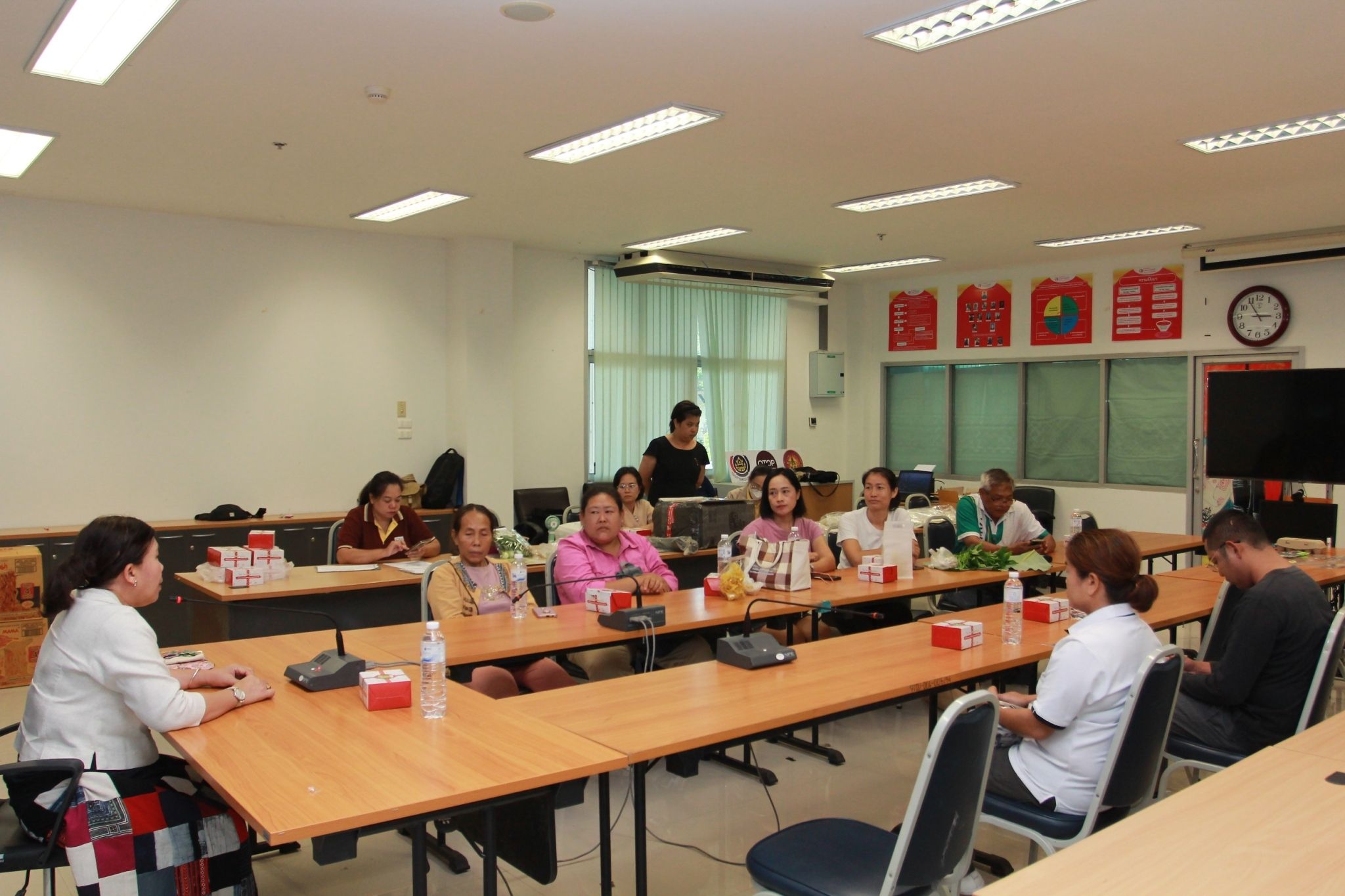 (#)สร้างสรรค์ชุมชน คนพช.น่าน(#) พช.น่าน ส่งมอบพัสดุโครงการส่งเสริมการสร้างรายได้จากกิจการอาหารปลอดภัย เชื่อมโยงช่องทางการตลาดในการสร้างรายได้จากกิจการอาหารปลอดภัย