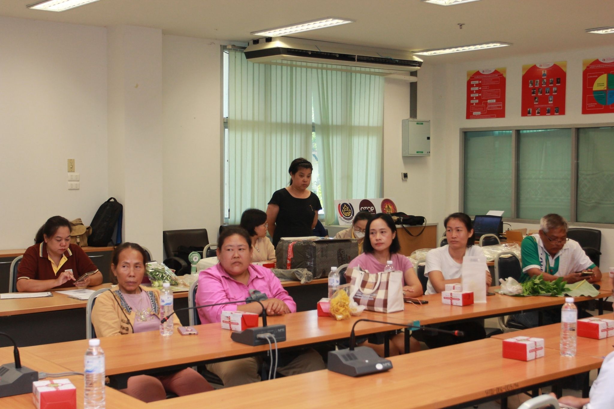 (#)สร้างสรรค์ชุมชน คนพช.น่าน(#) พช.น่าน ส่งมอบพัสดุโครงการส่งเสริมการสร้างรายได้จากกิจการอาหารปลอดภัย เชื่อมโยงช่องทางการตลาดในการสร้างรายได้จากกิจการอาหารปลอดภัย