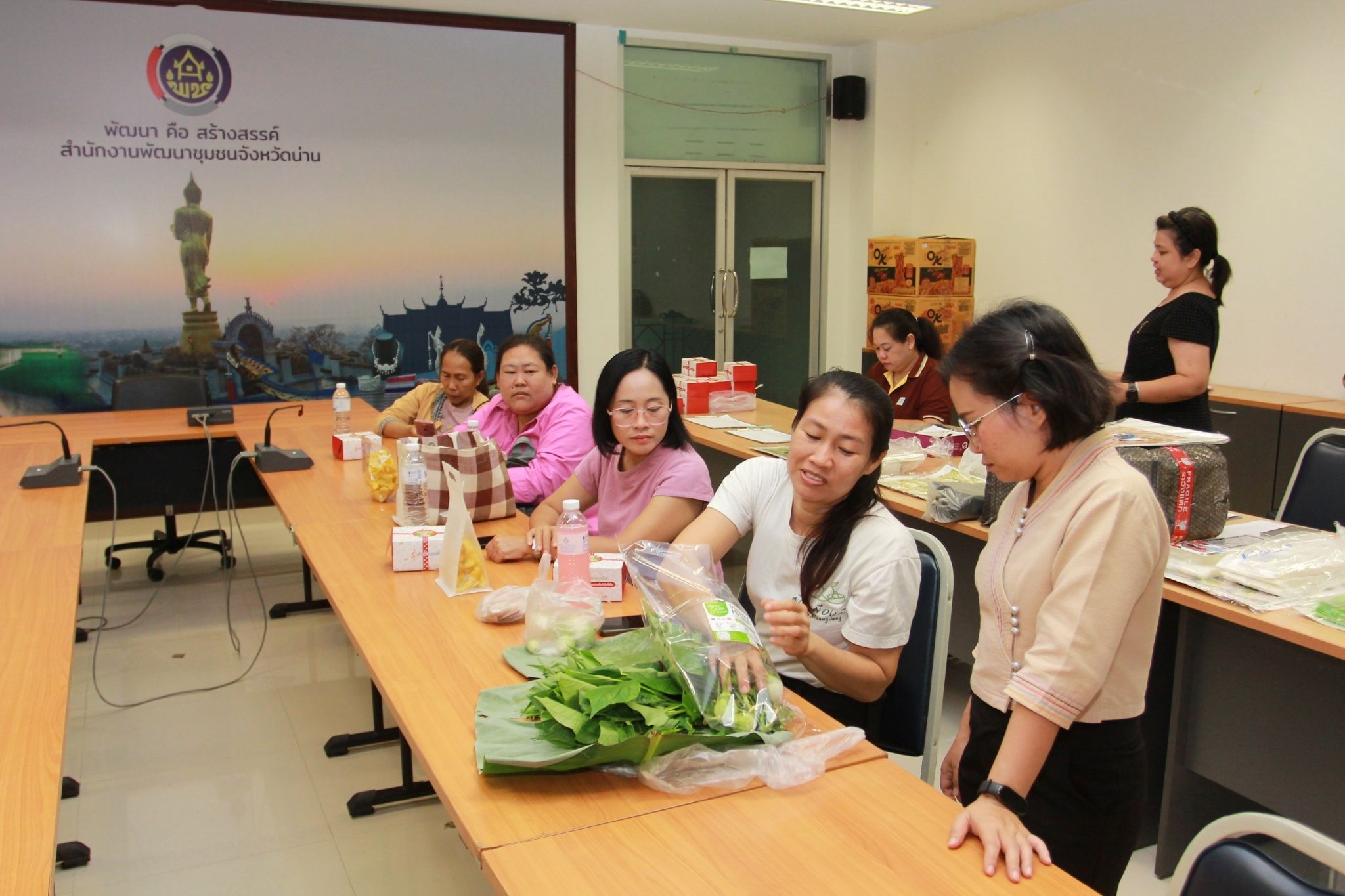 (#)สร้างสรรค์ชุมชน คนพช.น่าน(#) พช.น่าน ส่งมอบพัสดุโครงการส่งเสริมการสร้างรายได้จากกิจการอาหารปลอดภัย เชื่อมโยงช่องทางการตลาดในการสร้างรายได้จากกิจการอาหารปลอดภัย