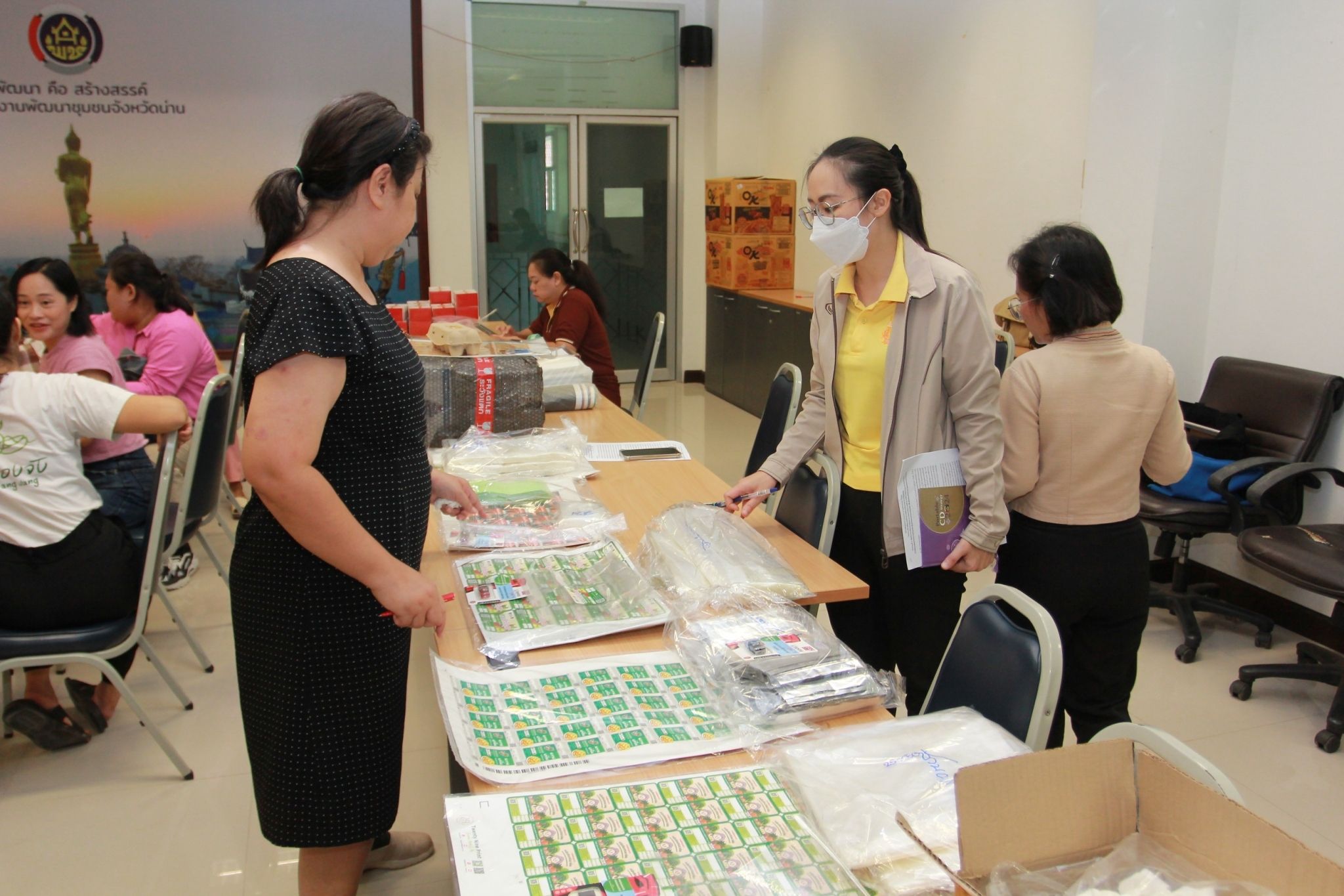 (#)สร้างสรรค์ชุมชน คนพช.น่าน(#) พช.น่าน ส่งมอบพัสดุโครงการส่งเสริมการสร้างรายได้จากกิจการอาหารปลอดภัย เชื่อมโยงช่องทางการตลาดในการสร้างรายได้จากกิจการอาหารปลอดภัย