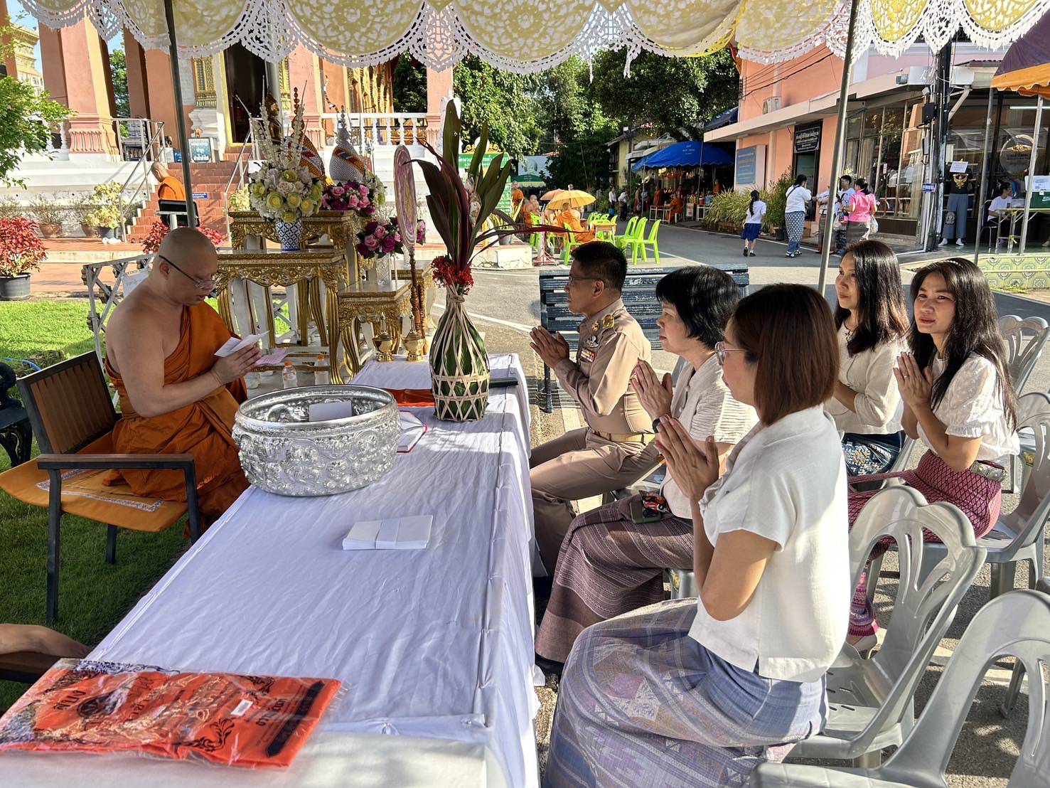 (#)สร้างสรรค์ชุมชน คนพช.น่าน(#) พช.น่าน ร่วมทำบุญประเพณีทำบุญถวายสลากภัต วัดช้างค้ำวรวิหาร ประจำปีพุทธศักราช 2567