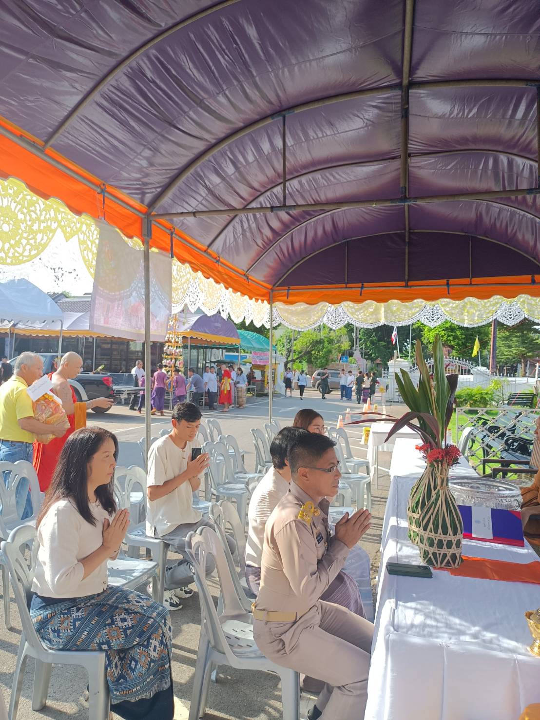 (#)สร้างสรรค์ชุมชน คนพช.น่าน(#) พช.น่าน ร่วมทำบุญประเพณีทำบุญถวายสลากภัต วัดช้างค้ำวรวิหาร ประจำปีพุทธศักราช 2567