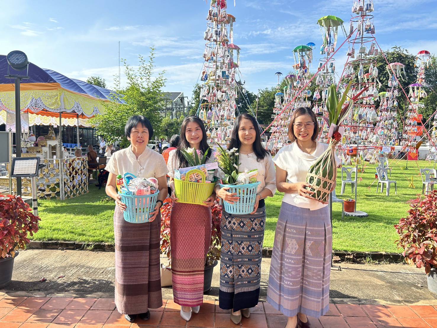 (#)สร้างสรรค์ชุมชน คนพช.น่าน(#) พช.น่าน ร่วมทำบุญประเพณีทำบุญถวายสลากภัต วัดช้างค้ำวรวิหาร ประจำปีพุทธศักราช 2567