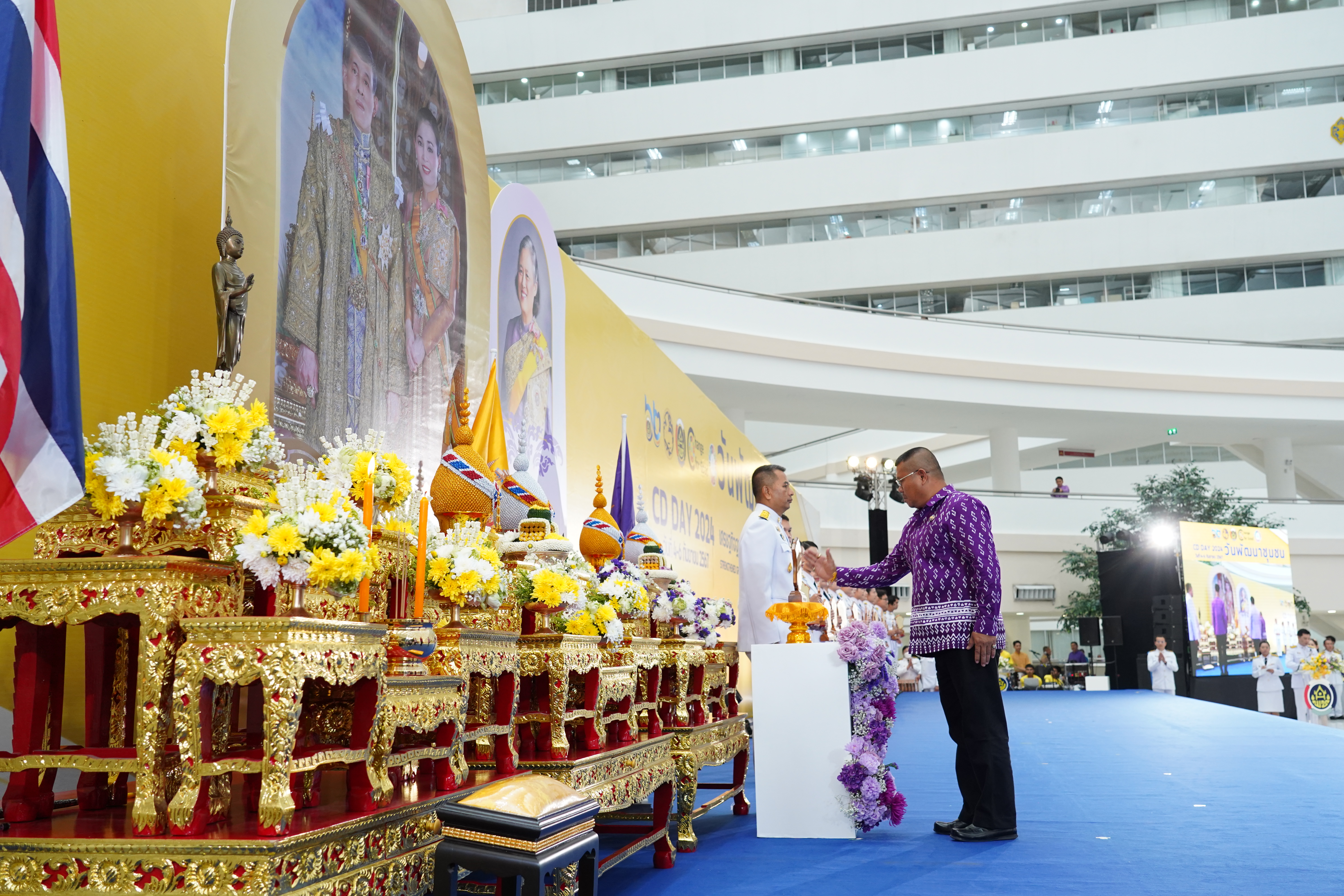 #สร้างสรรค์ชุมชน คนพช.น่าน# ผู้ว่าราชการจังหวัดน่าน เข้ารับรางวัลการขับเคลื่อนหมู่บ้านป้องกันและแก้ไขปัญหายาเสพติดโดยกองทุนแม่ของแผ่นดิน จากปลัดกระทรวงมหาดไทย ในงาน “วันพัฒนาชุมชน” CD Day 2024