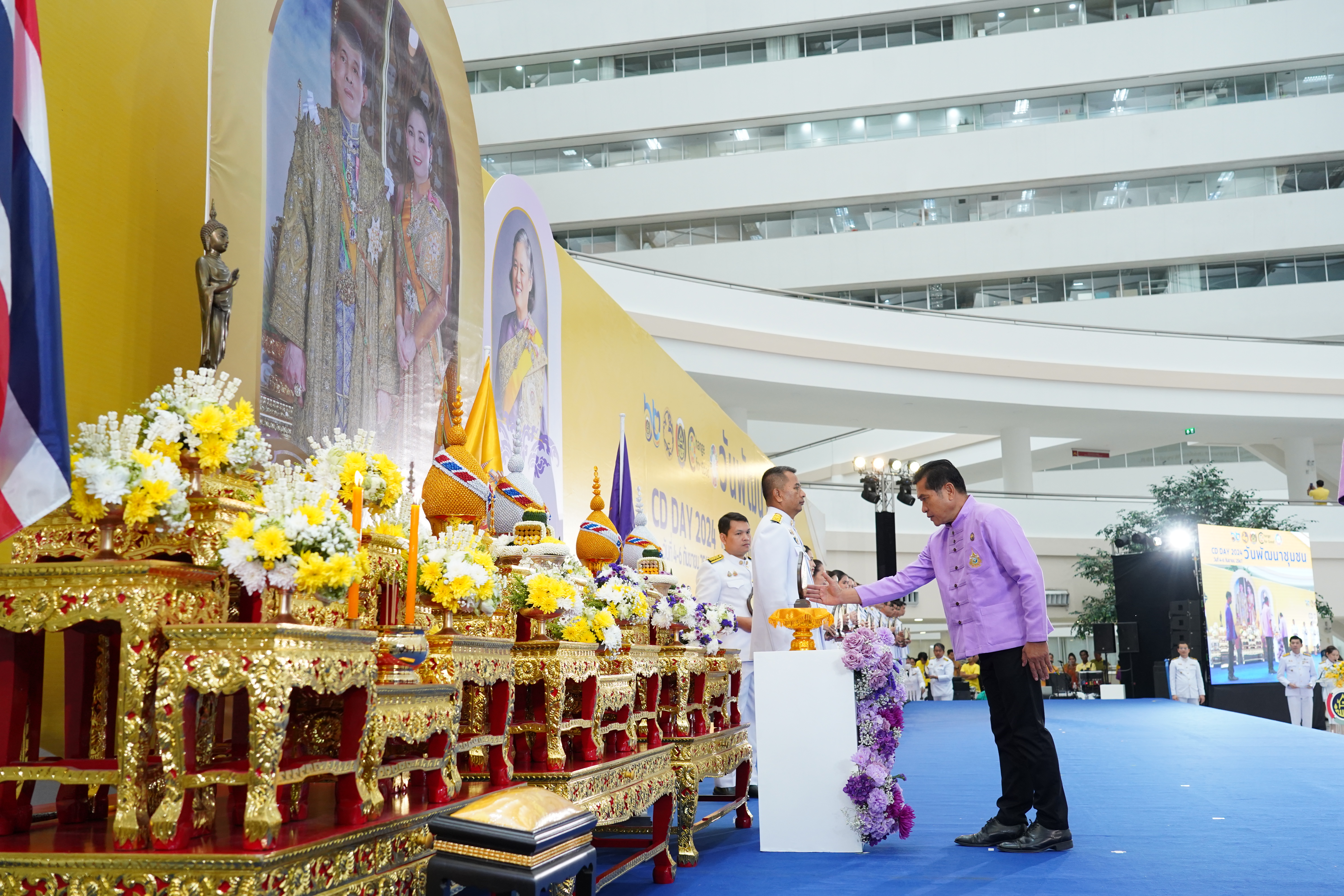 #สร้างสรรค์ชุมชน คนพช.น่าน# ผู้ว่าราชการจังหวัดน่าน เข้ารับรางวัลการขับเคลื่อนหมู่บ้านป้องกันและแก้ไขปัญหายาเสพติดโดยกองทุนแม่ของแผ่นดิน จากปลัดกระทรวงมหาดไทย ในงาน “วันพัฒนาชุมชน” CD Day 2024