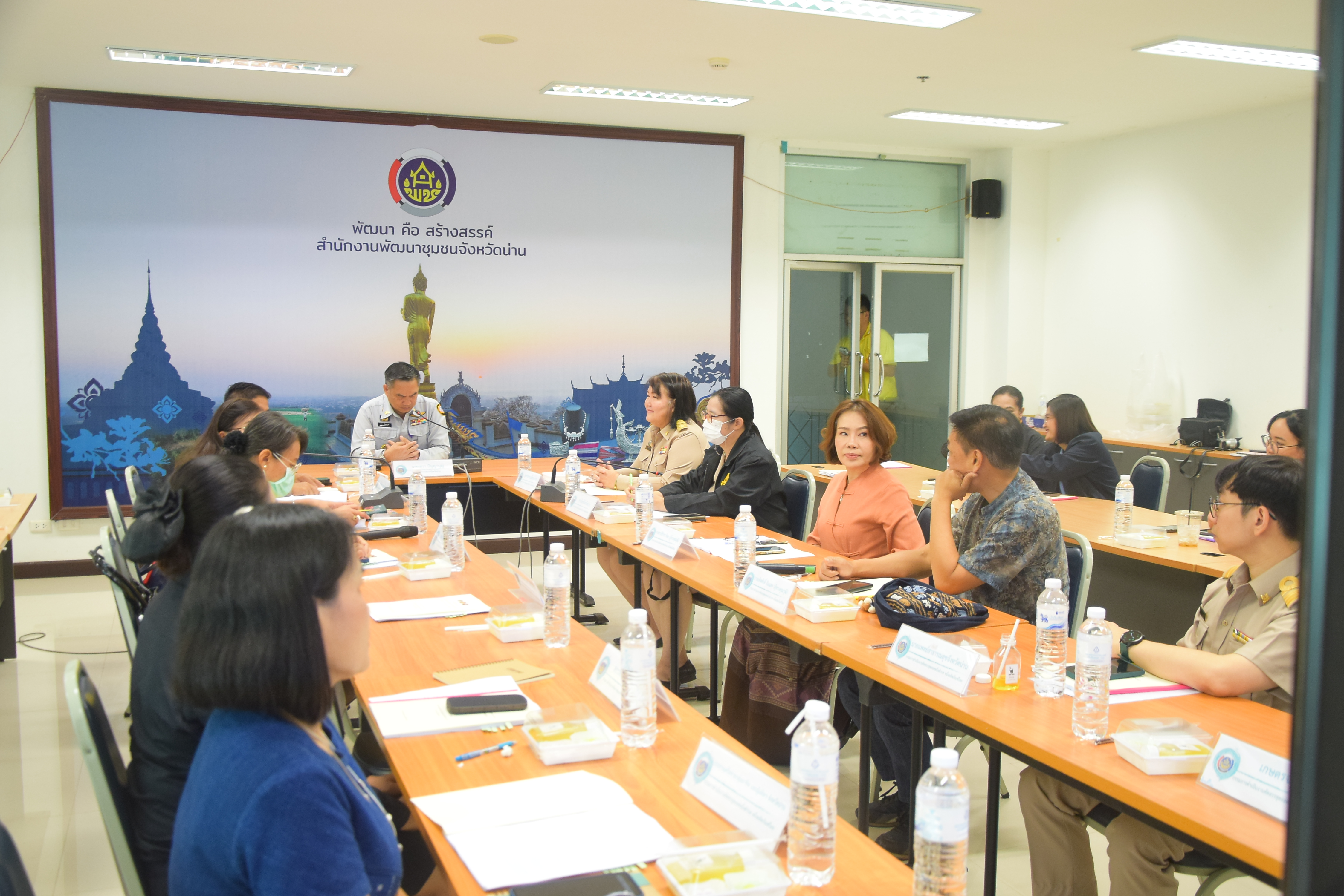 (#)สร้างสรรค์ชุมชน คนพช.น่าน(#) จังหวัดน่าน ประชุมคณะกรรมการคัดสรรสุดยอดหนึ่งตำบล หนึ่งผลิตภัณฑ์ไทย (OTOP Product Champion) ระดับจังหวัด พิจารณาผลิตภัณฑ์กว่า 187 รายการ