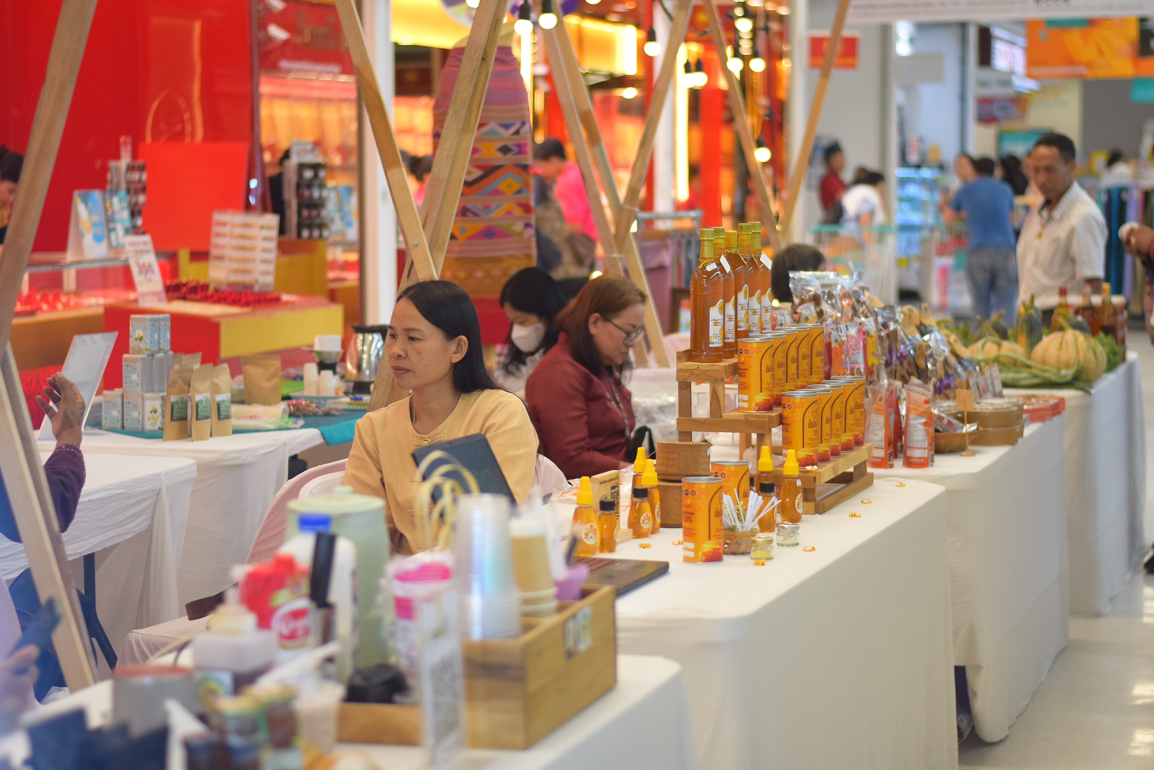 (#)สร้างสรรค์ชุมชน คน พช.น่าน (#) พช.น่าน เปิดกิจกรรมทดสอบตลาด OTOP พัฒนาผลิตภัณฑ์ท้องถิ่นสู่ระดับสากล – เครือข่าย KBO นำร่องยกระดับนวัตกรรมชุมชน