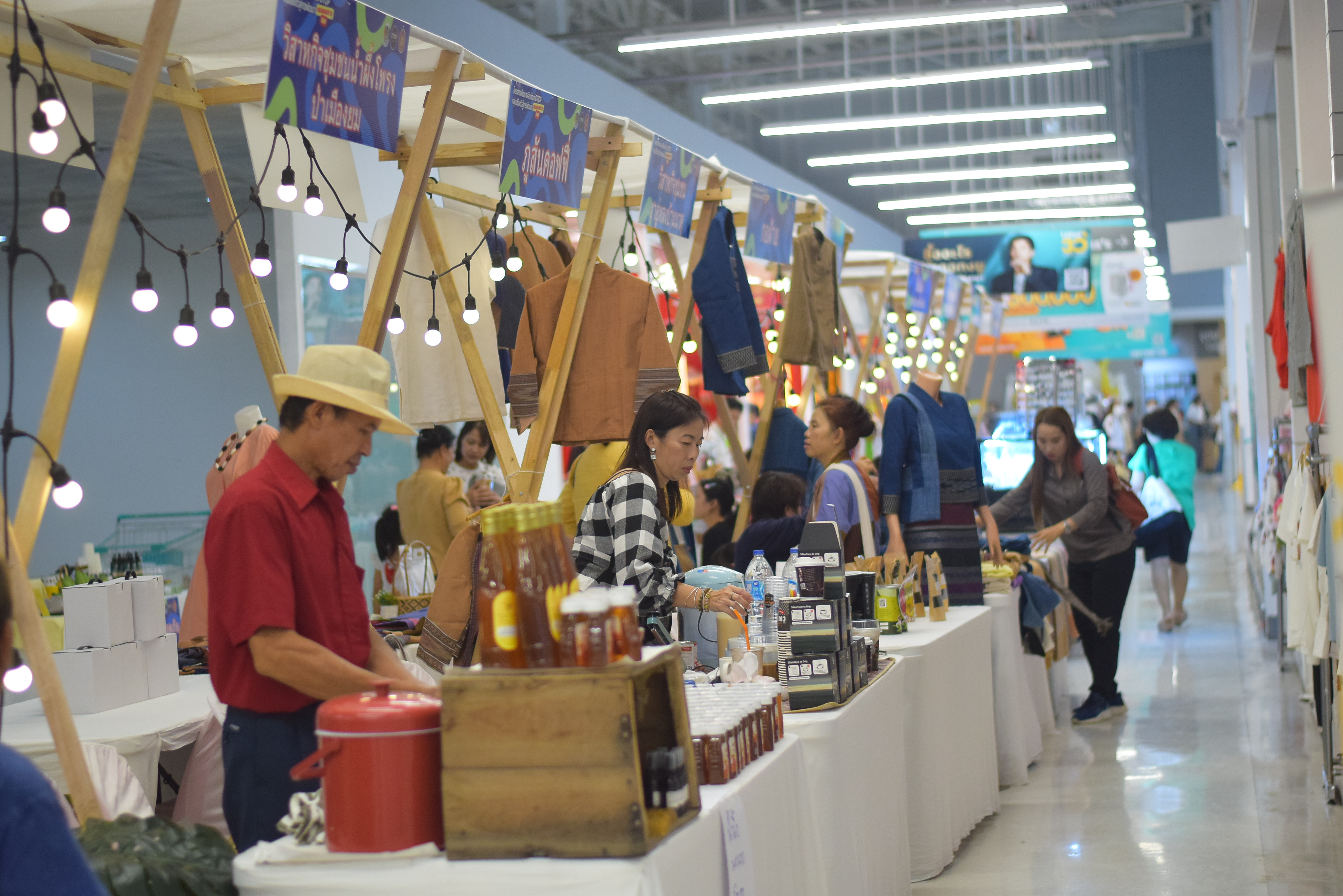 (#)สร้างสรรค์ชุมชน คน พช.น่าน (#) พช.น่าน เปิดกิจกรรมทดสอบตลาด OTOP พัฒนาผลิตภัณฑ์ท้องถิ่นสู่ระดับสากล – เครือข่าย KBO นำร่องยกระดับนวัตกรรมชุมชน