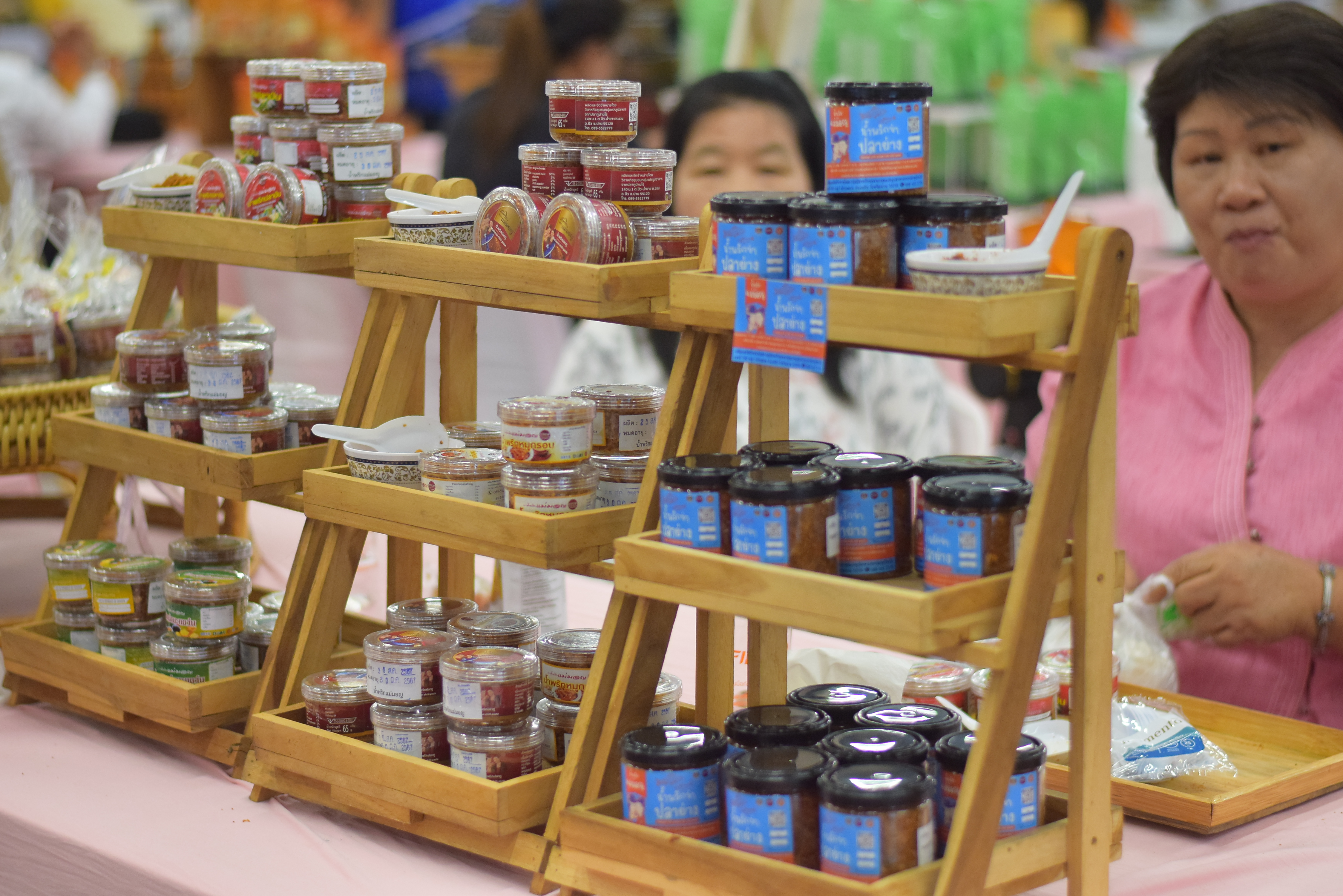 (#)สร้างสรรค์ชุมชน คน พช.น่าน (#) พช.น่าน เปิดกิจกรรมทดสอบตลาด OTOP พัฒนาผลิตภัณฑ์ท้องถิ่นสู่ระดับสากล – เครือข่าย KBO นำร่องยกระดับนวัตกรรมชุมชน