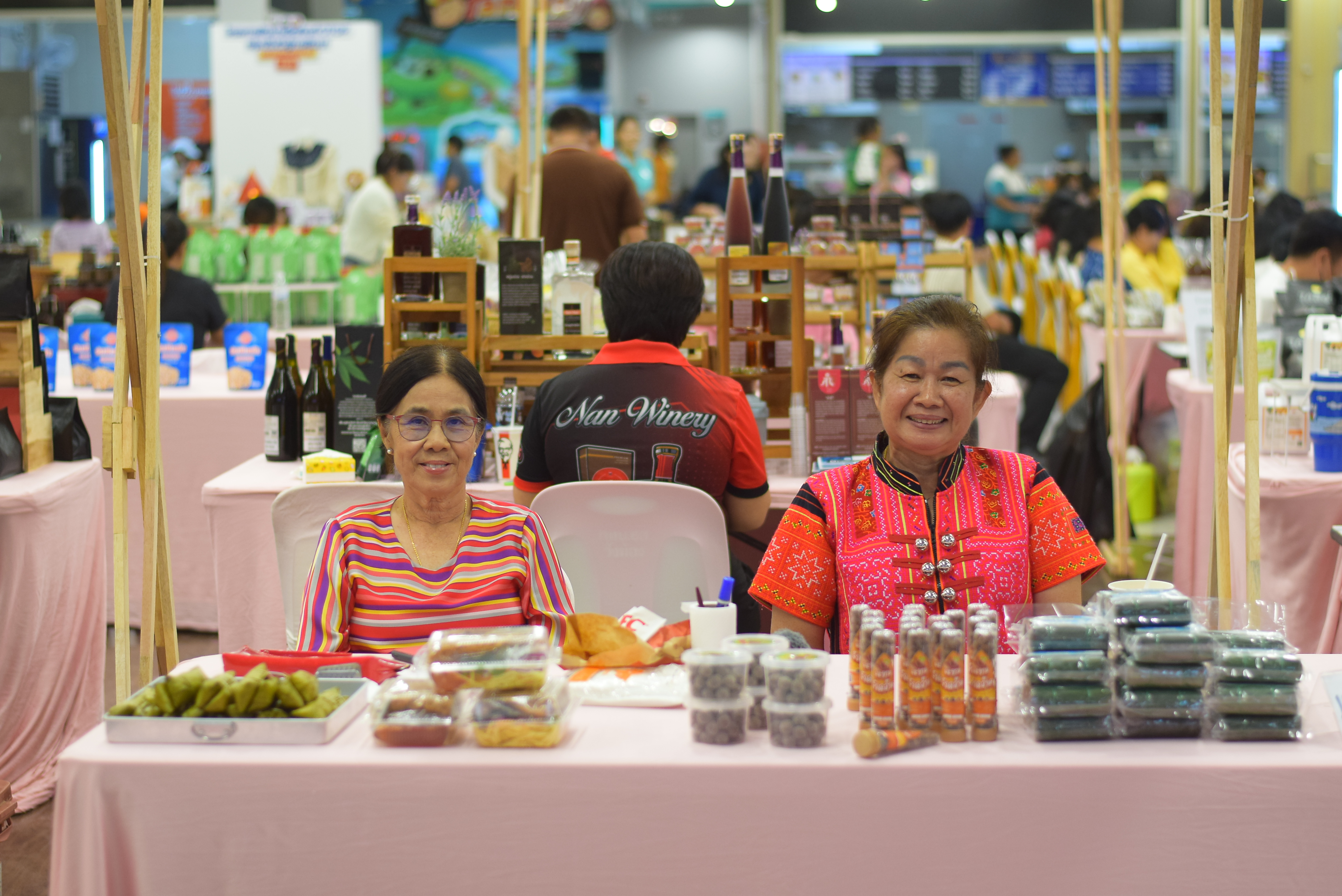 (#)สร้างสรรค์ชุมชน คน พช.น่าน (#) พช.น่าน เปิดกิจกรรมทดสอบตลาด OTOP พัฒนาผลิตภัณฑ์ท้องถิ่นสู่ระดับสากล – เครือข่าย KBO นำร่องยกระดับนวัตกรรมชุมชน