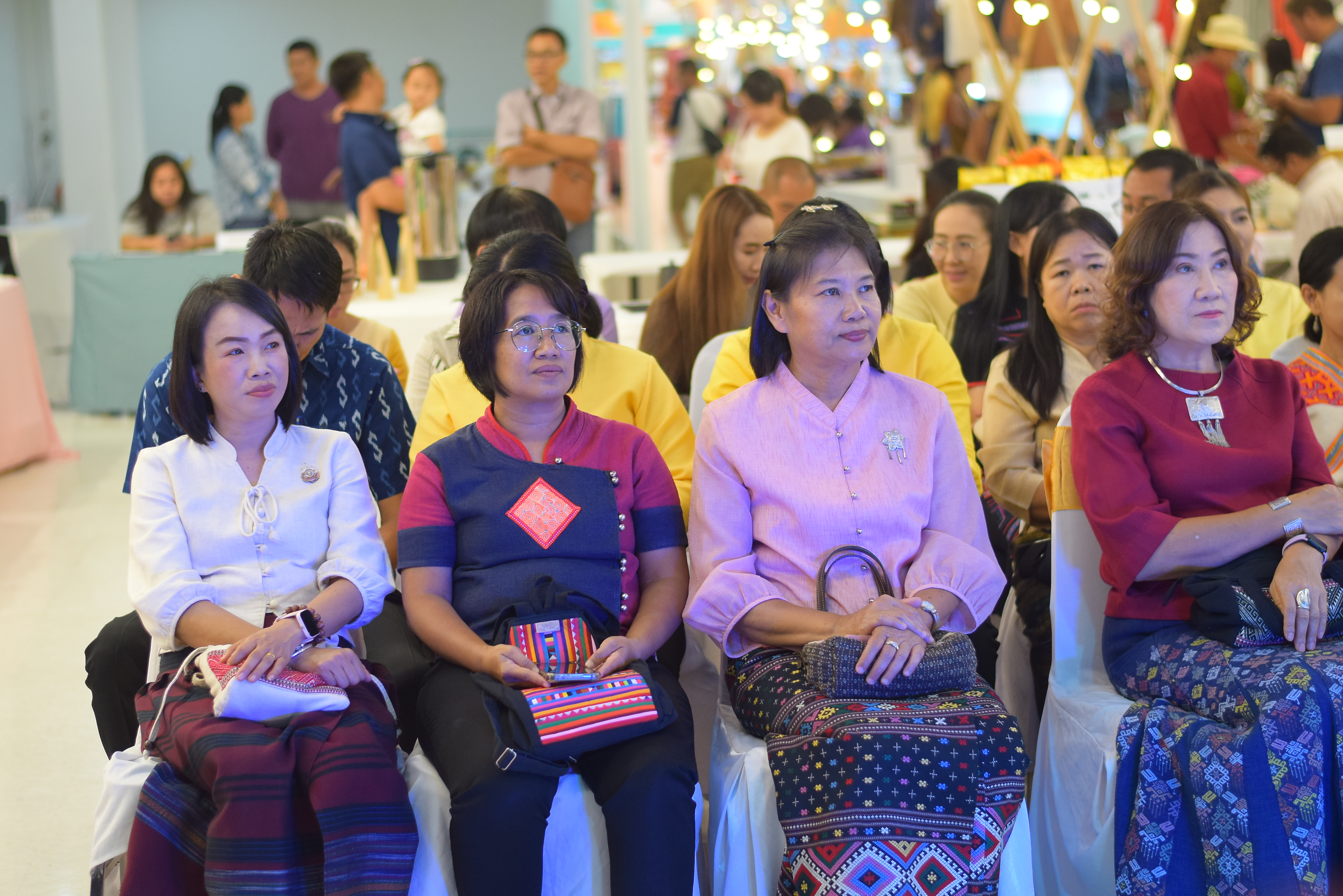 (#)สร้างสรรค์ชุมชน คน พช.น่าน (#) พช.น่าน เปิดกิจกรรมทดสอบตลาด OTOP พัฒนาผลิตภัณฑ์ท้องถิ่นสู่ระดับสากล – เครือข่าย KBO นำร่องยกระดับนวัตกรรมชุมชน