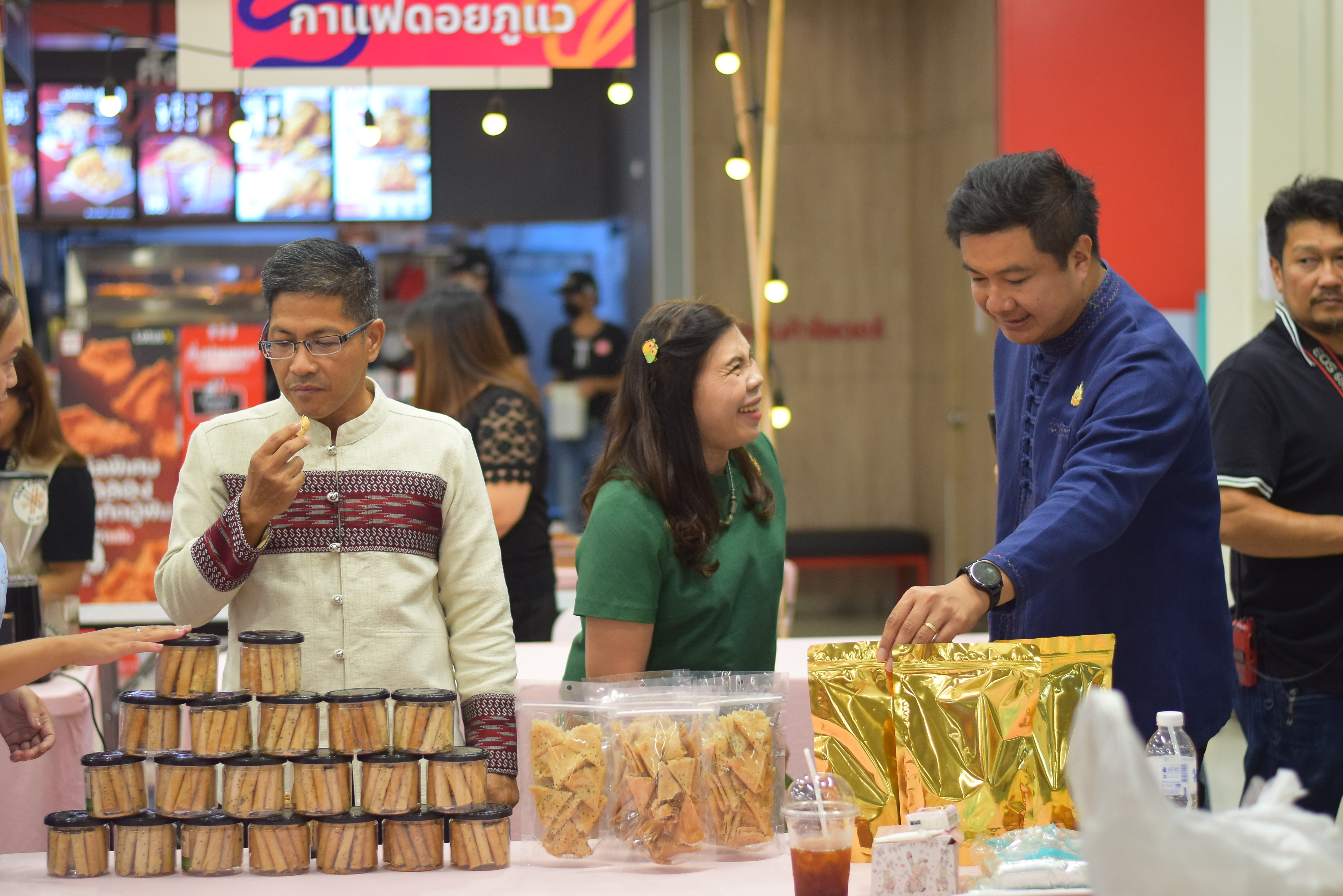 (#)สร้างสรรค์ชุมชน คน พช.น่าน (#) พช.น่าน เปิดกิจกรรมทดสอบตลาด OTOP พัฒนาผลิตภัณฑ์ท้องถิ่นสู่ระดับสากล – เครือข่าย KBO นำร่องยกระดับนวัตกรรมชุมชน