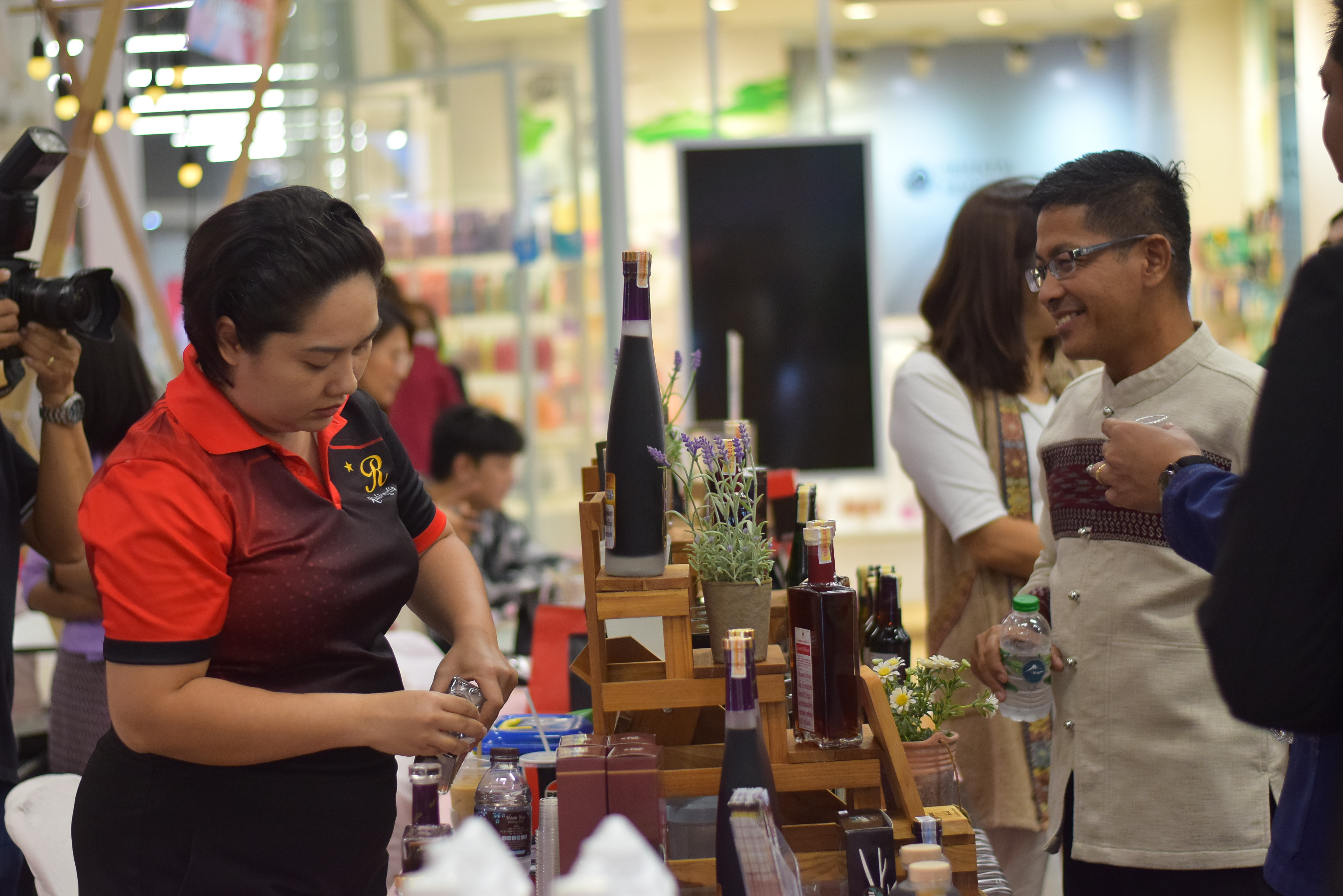 (#)สร้างสรรค์ชุมชน คน พช.น่าน (#) พช.น่าน เปิดกิจกรรมทดสอบตลาด OTOP พัฒนาผลิตภัณฑ์ท้องถิ่นสู่ระดับสากล – เครือข่าย KBO นำร่องยกระดับนวัตกรรมชุมชน