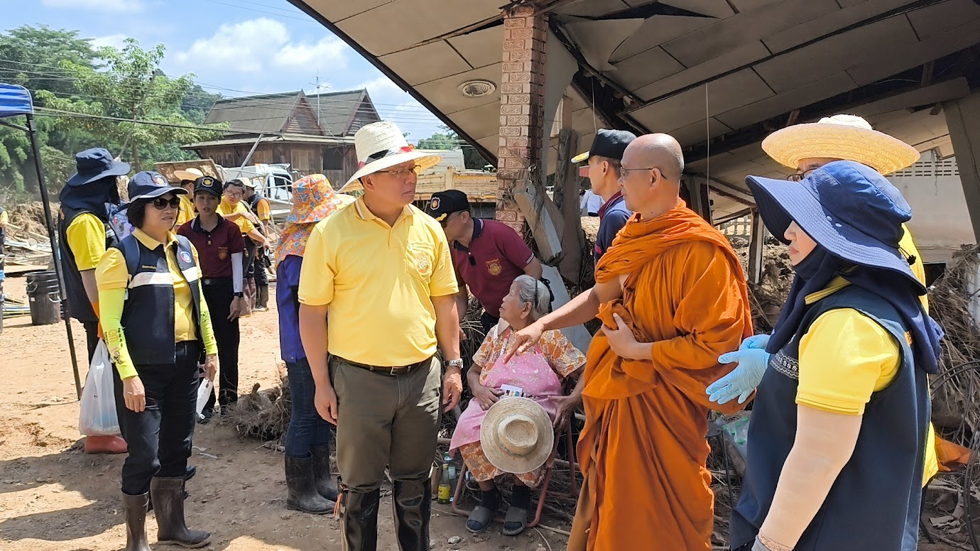 (#)สร้างสรรค์ชุมชน คนพช.น่าน(#) พช.น่าน ร่วมทำความสะอาดช่วยเหลือครัวเรือนริมน้ำกกที่ได้รับผลกระทบจากเหตุการณ์อุกทกภัย ในพื้นที่ตำบลดอยฮาง อำเภอเมืองเชียงราย จังหวัดเชียงราย