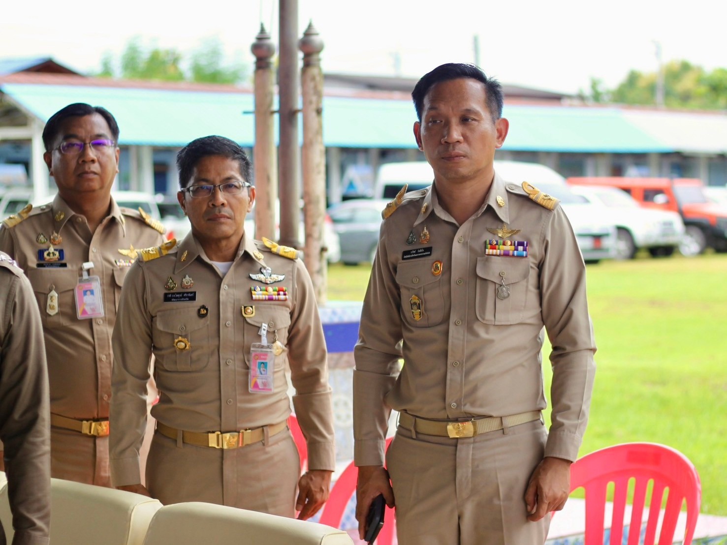 (#)สร้างสรรค์ชุมชน คนพช.น่าน(#) มูลนิธิอาสาเพื่อนพึ่ง (ภาฯ) ยามยาก สภากาชาดไทย เชิญถุงยังชีพพระราชทานมอบแก่ผู้ประสบอุทกภัย และมอบอุปกรณ์การศึกษานักเรียนโรงเรียนน่านนครและโรงเรียนบ้านไหล่น่าน