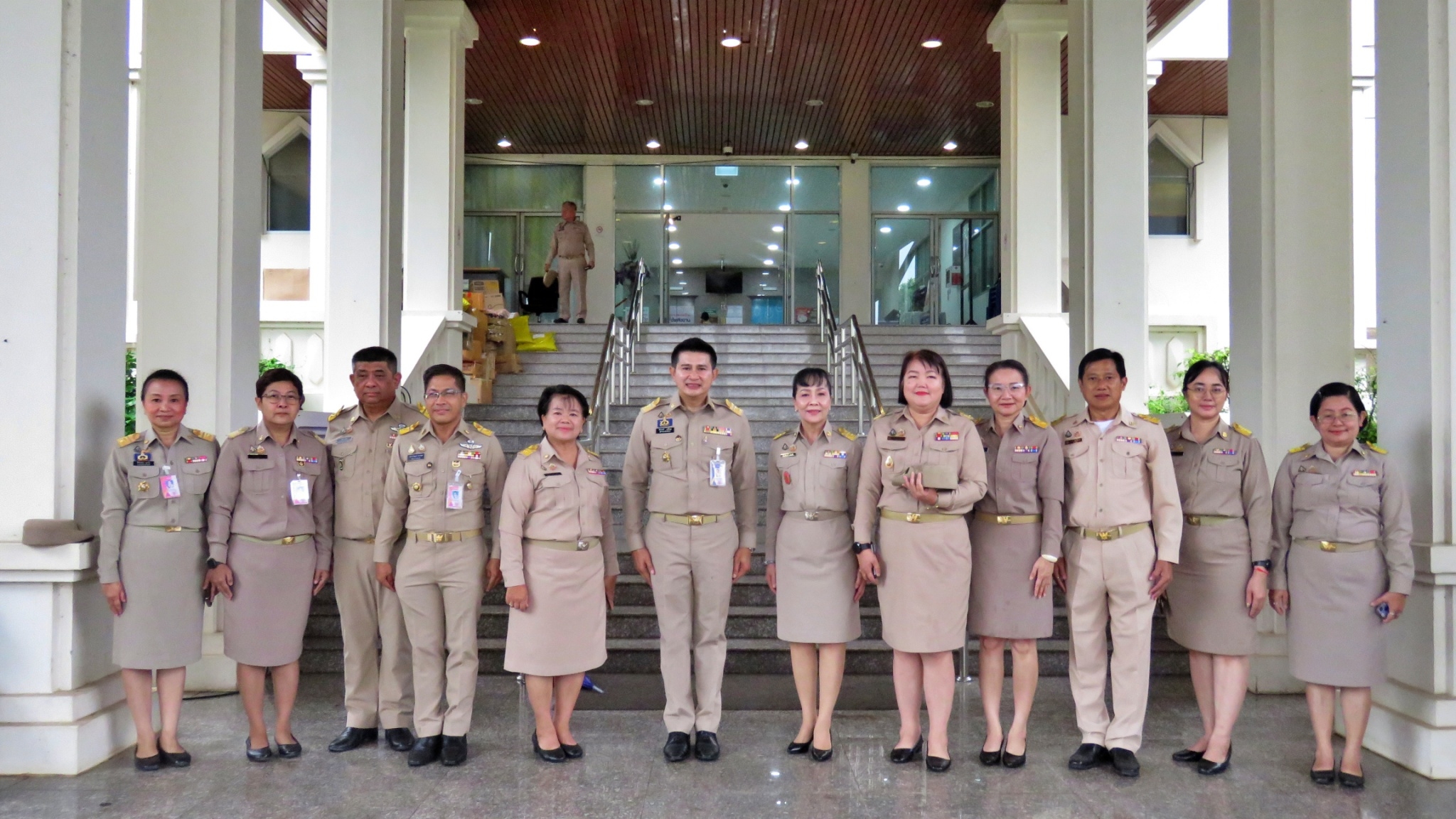 (#)สร้างสรรค์ชุมชน คนพช.น่าน(#) พช.น่าน ร่วมกิจกรรมเชิญธงชาติไทยและร้องเพลงชาติไทย เนื่องในโอกาสวันพระราชทานธงชาติไทย