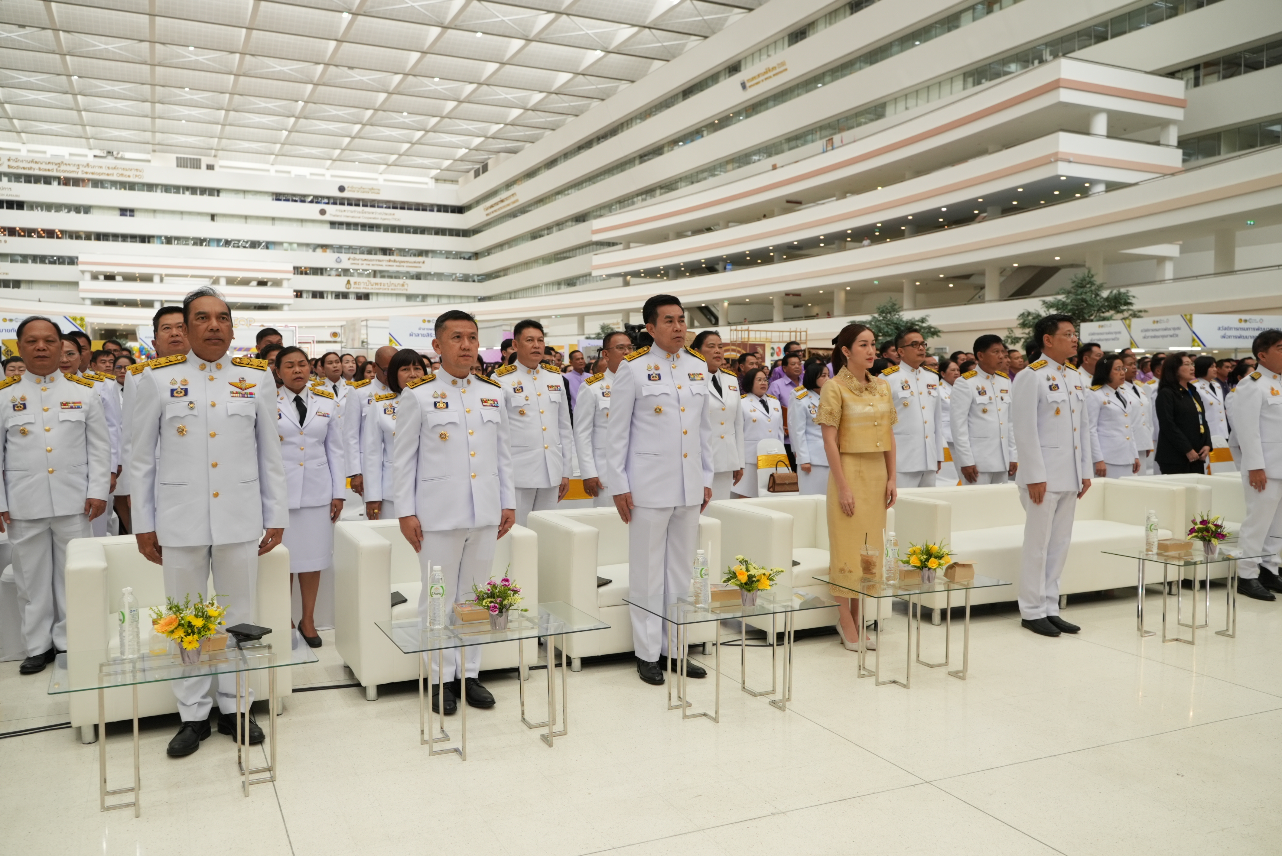 #สร้างสรรค์ชุมชน คนพช.น่าน# ผู้ว่าราชการจังหวัดน่าน เข้ารับรางวัลการขับเคลื่อนหมู่บ้านป้องกันและแก้ไขปัญหายาเสพติดโดยกองทุนแม่ของแผ่นดิน จากปลัดกระทรวงมหาดไทย ในงาน “วันพัฒนาชุมชน” CD Day 2024