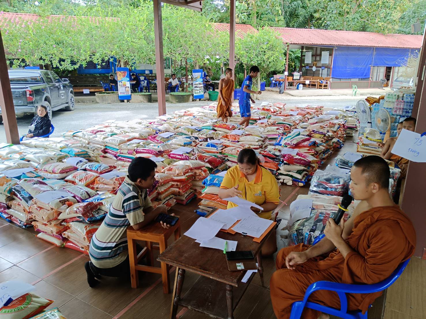 (#)สร้างสรรค์ชุมชน คนพช.น่าน(#) พช.น่าน รับมอบข้าวสารมหาสังฆทาน ช่วยเหลือสังคม ปีที่ 7 โดยวัดป่านันทบุรีญาณสังวราราม