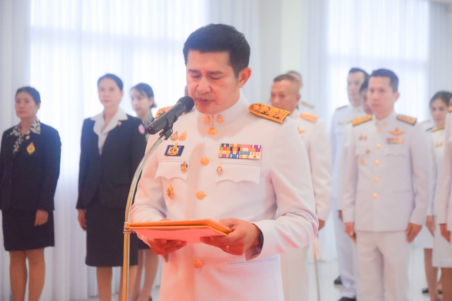 (#)สร้างสรรค์ชุมชน คนพช.น่าน(#) พช.น่าน ร่วมพิธีวางพวงมาลาถวายสักการะ เนื่องในวันคล้ายวันสวรรคตพระบาทสมเด็จพระจอมเกล้าเจ้าอยู่หัว